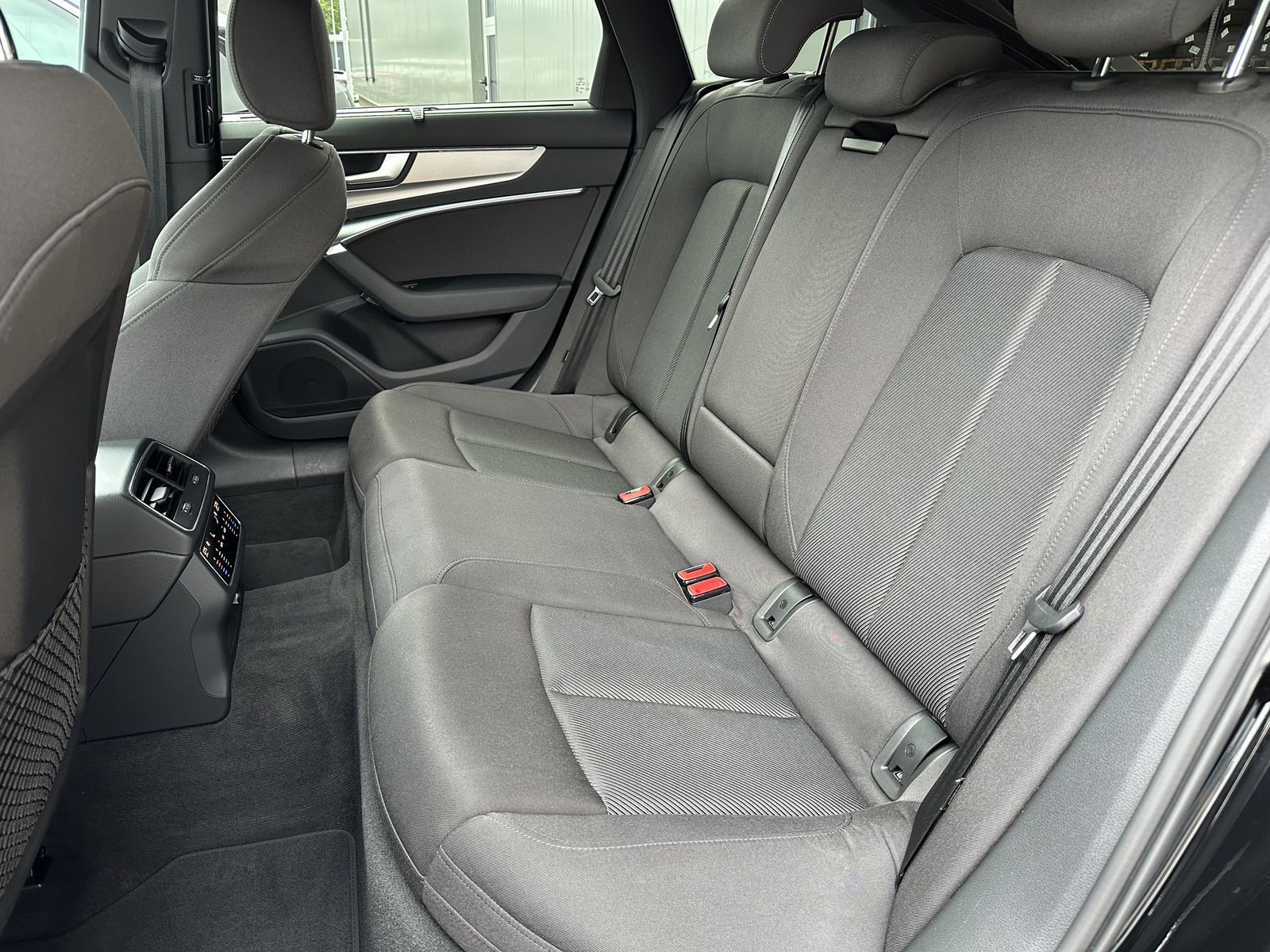 Fahrzeugabbildung Audi A6 Avant 45 TDI Quattro Sport NAV+LED+KAM+DSP+SH