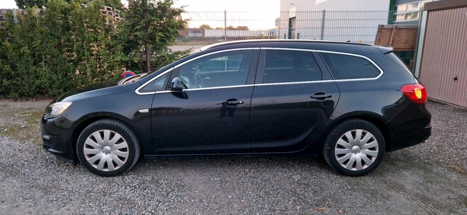 Opel Astra 2015 — interior