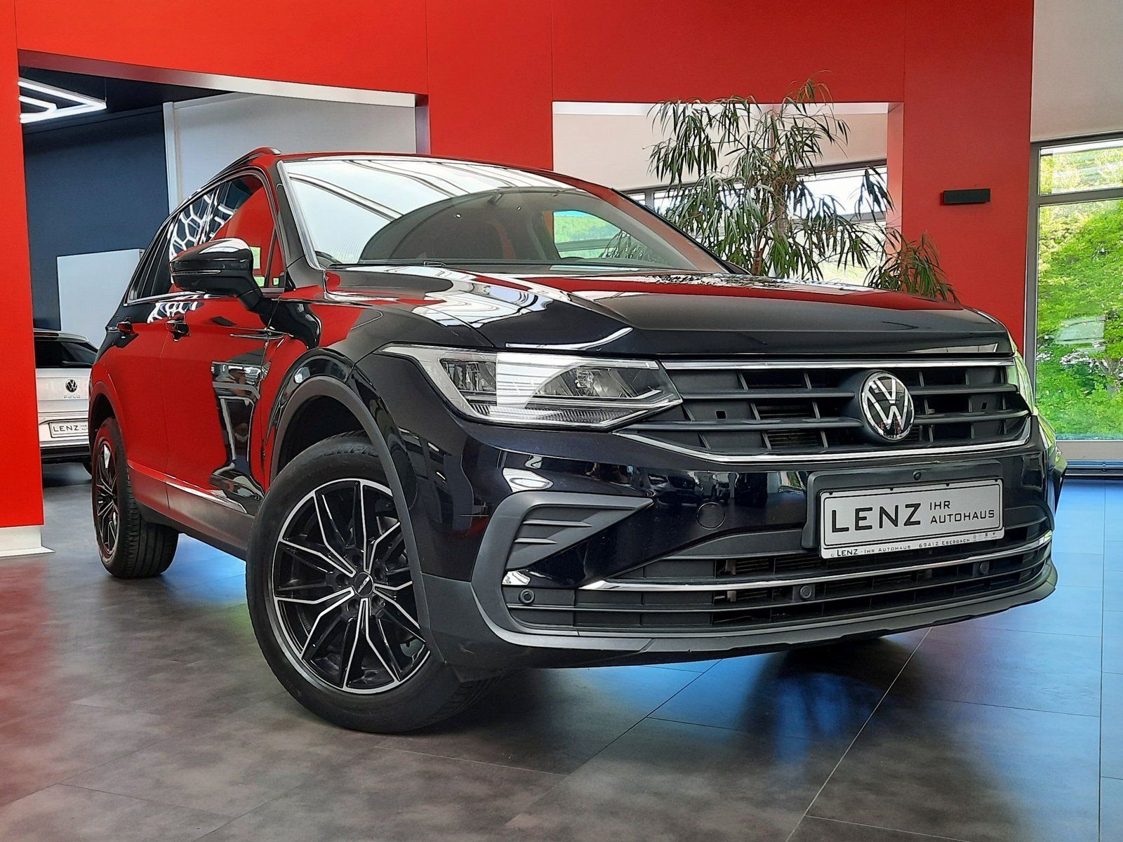 Fahrzeugabbildung Volkswagen Tiguan Life TDI DSG 4M *Pano*AHK*Navi*Cam*LED*