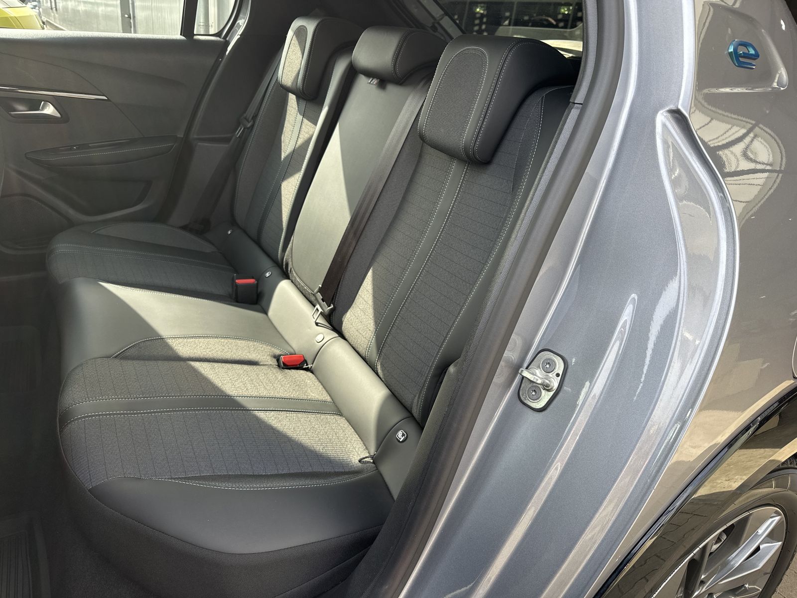 Fahrzeugabbildung Peugeot 208 e Allure 5-Türer NAV+LED+180°-KAMERA+SHZ+1HD
