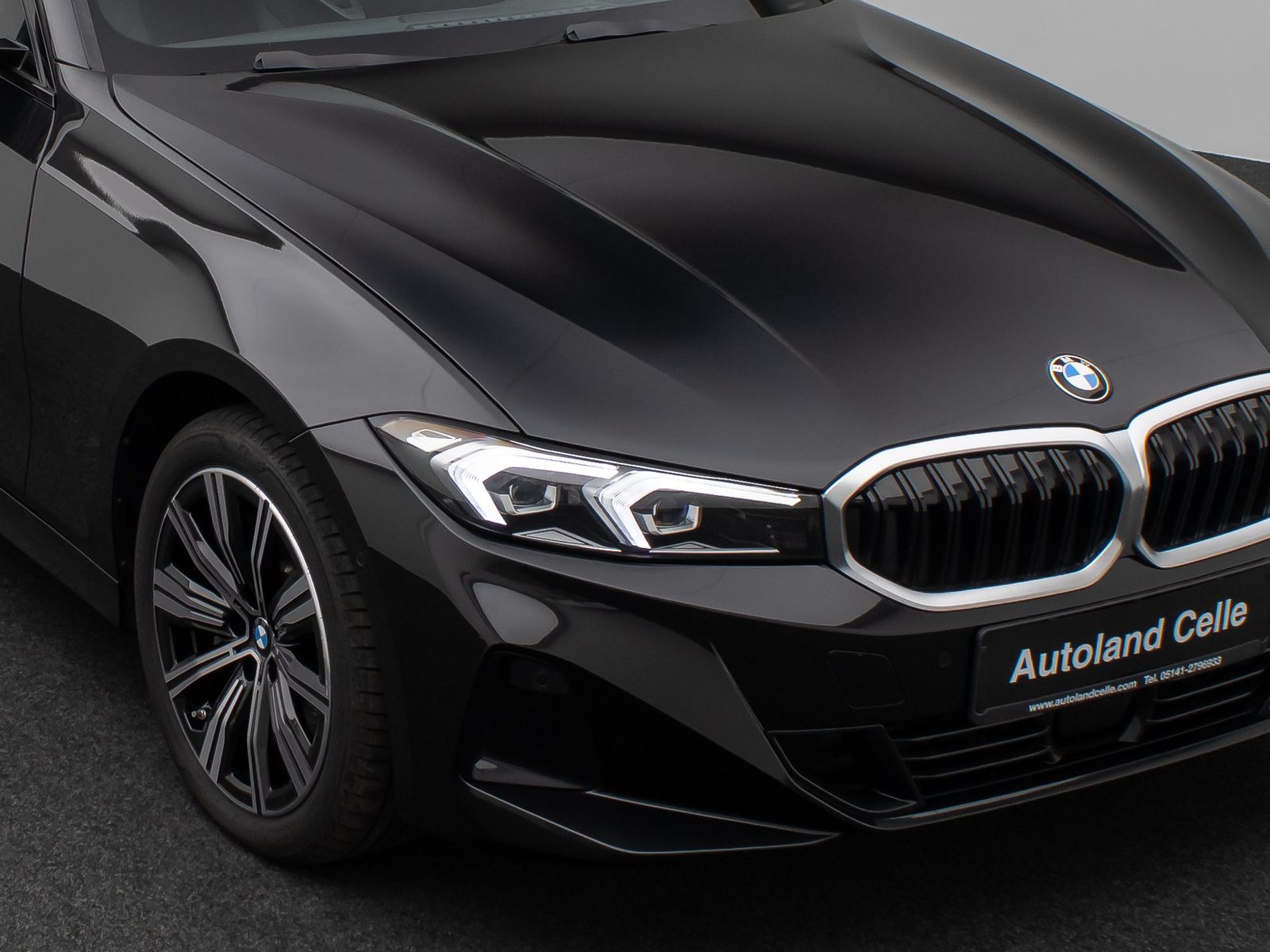 Fahrzeugabbildung BMW 330i xD Kamera HUD H/K ACC Komfort Alarm Sport