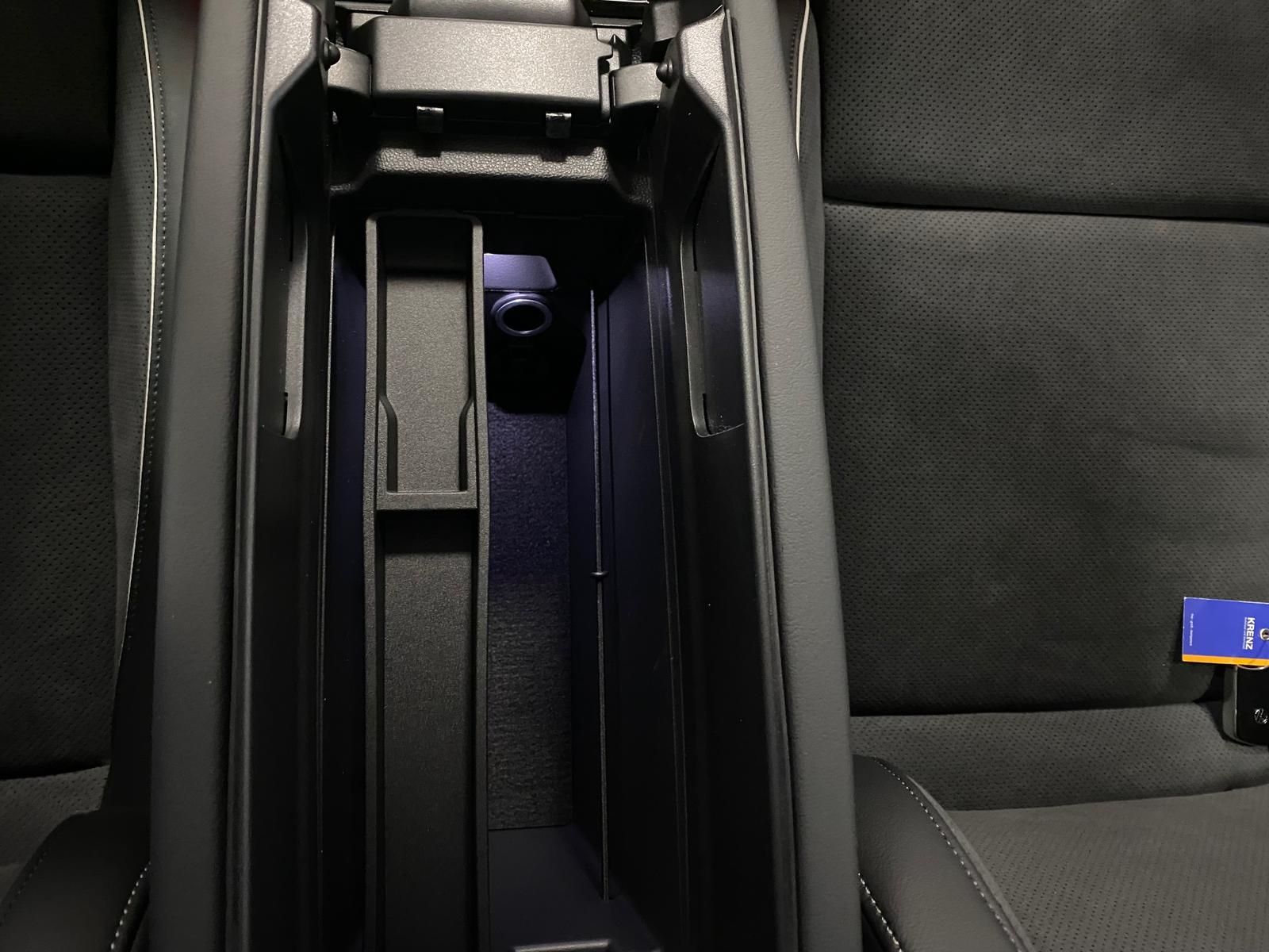 Fahrzeugabbildung Volkswagen Passat Variant 1.5 eTSI Elegance AHK+MATRIX+ACC+