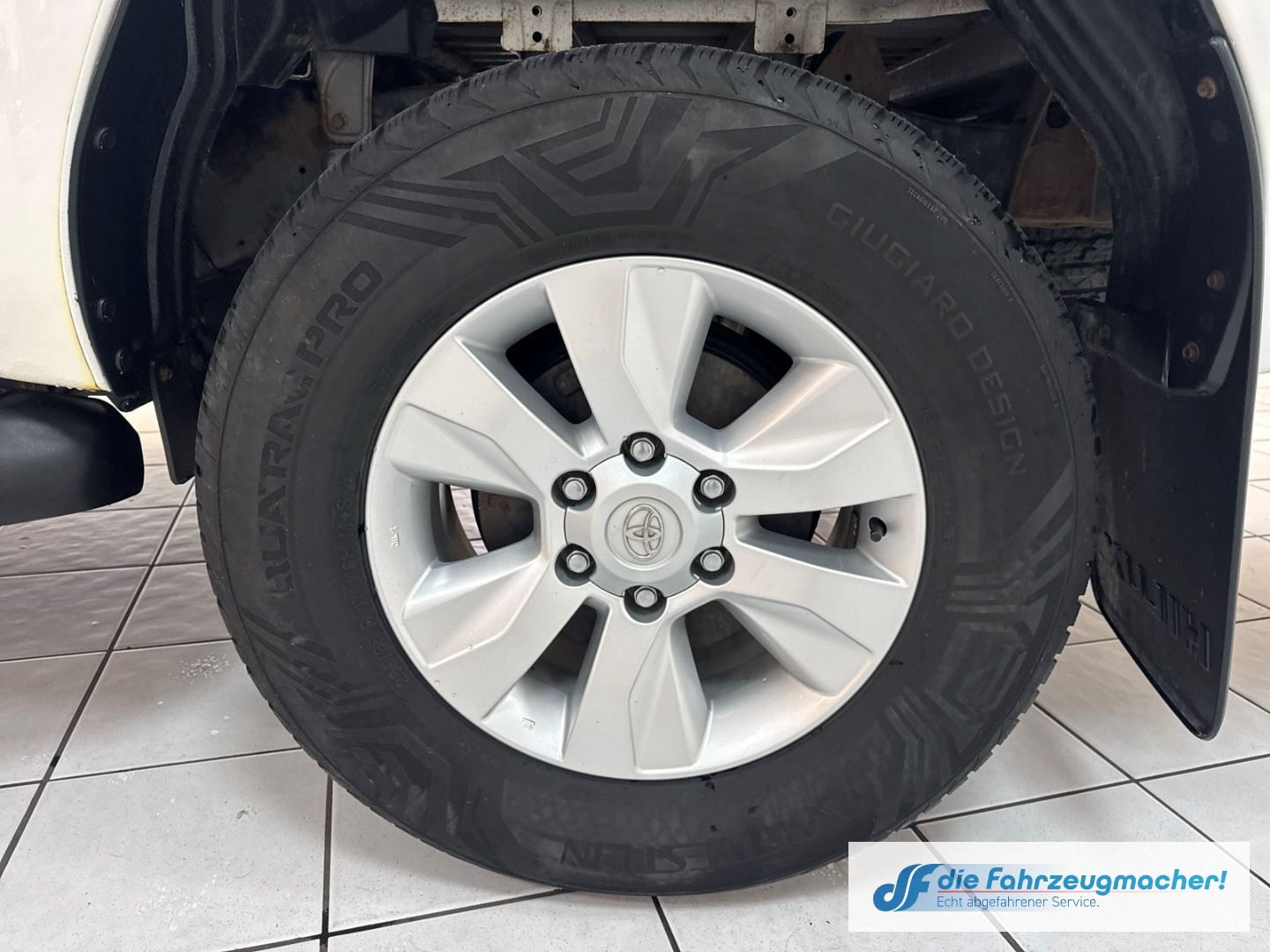 Fahrzeugabbildung Toyota Hilux Double Cab Meister 4x4 2.4 D-4D Sperrdiff.