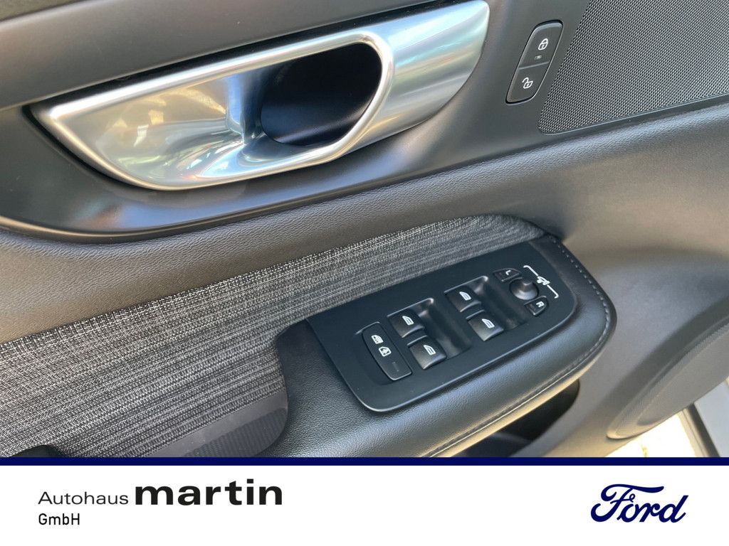 Fahrzeugabbildung Volvo V60 Kombi 2.0 Core PDC KAMERA NAVI W-LAN LED