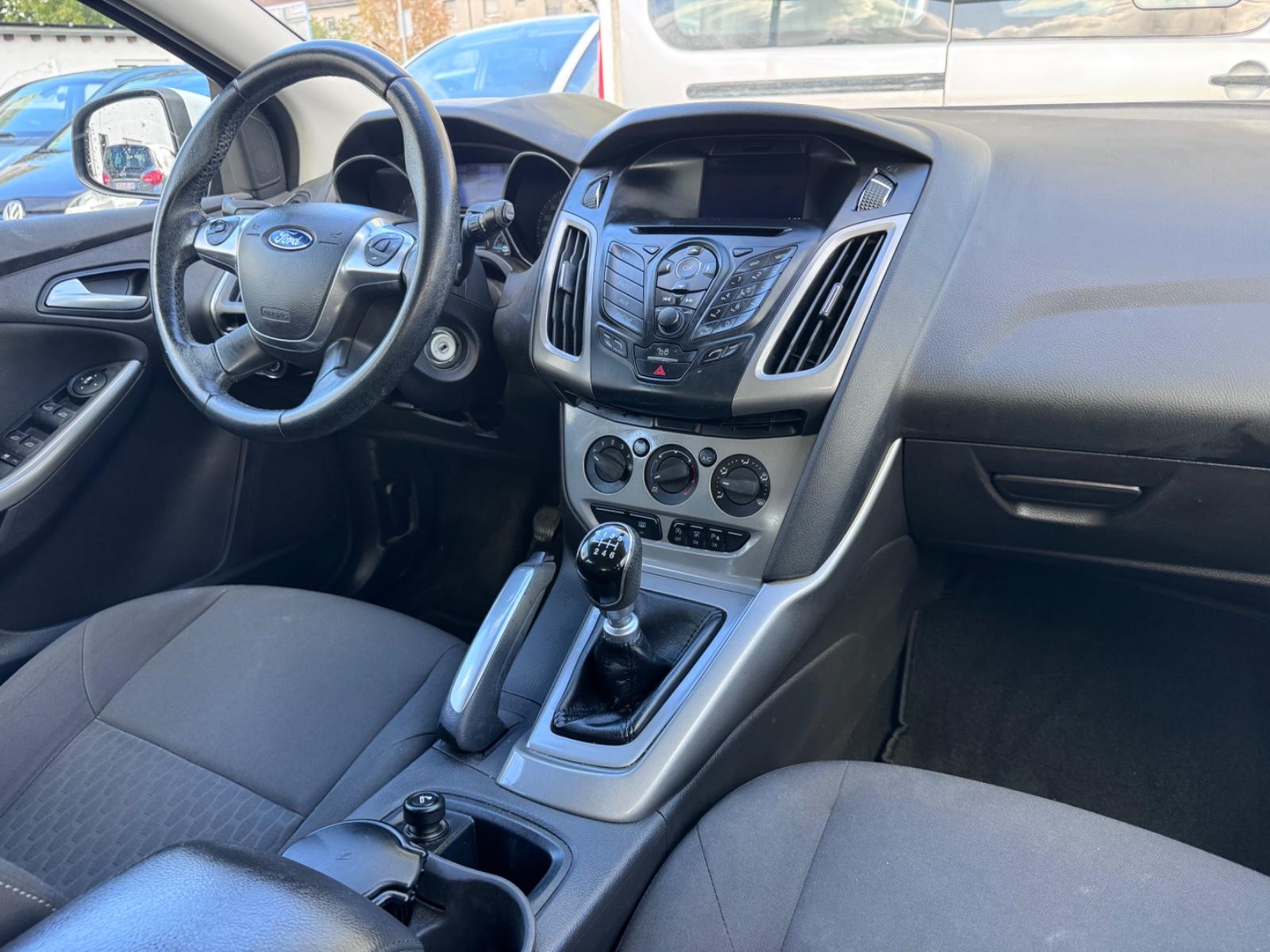 Ford Focus 2013 — photo 13