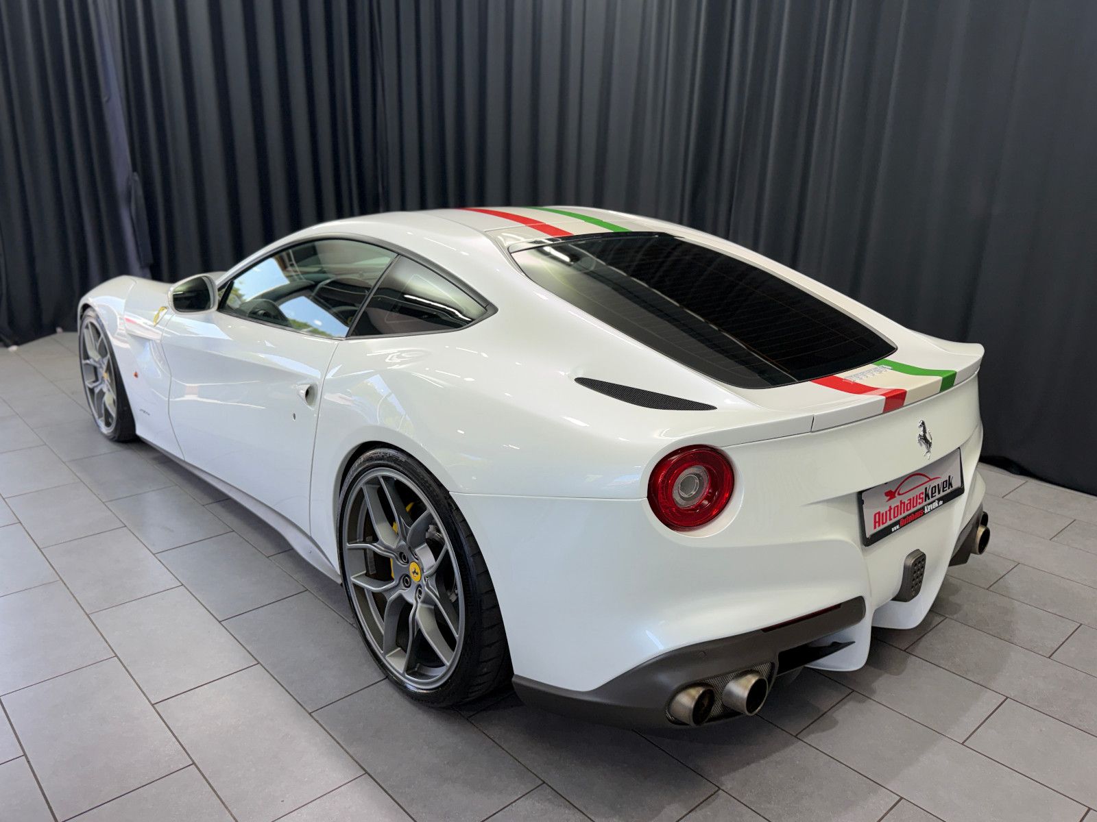Fahrzeugabbildung Ferrari F12 Berlinetta|RACING-SEATS|NOVITEC-UMBAU|LIFT