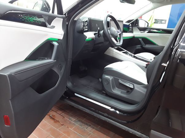 Tiguan 1.5 TSI DSG ELEGANCE LED+KAMERA+AHK+PDC+A