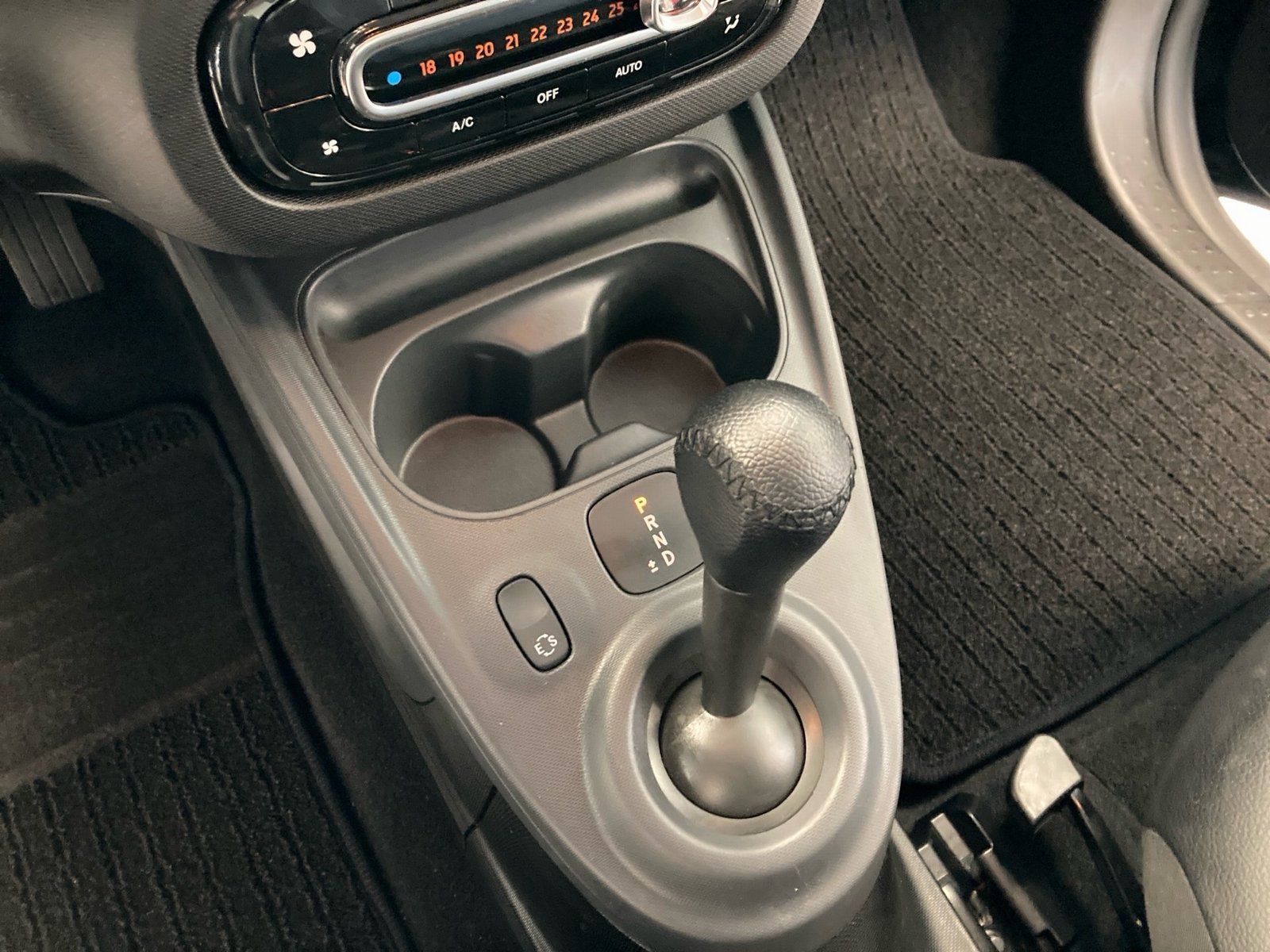 Fahrzeugabbildung Smart fortwo coupe*prime*Automat*Pano*SHZ*Cool&Audio*