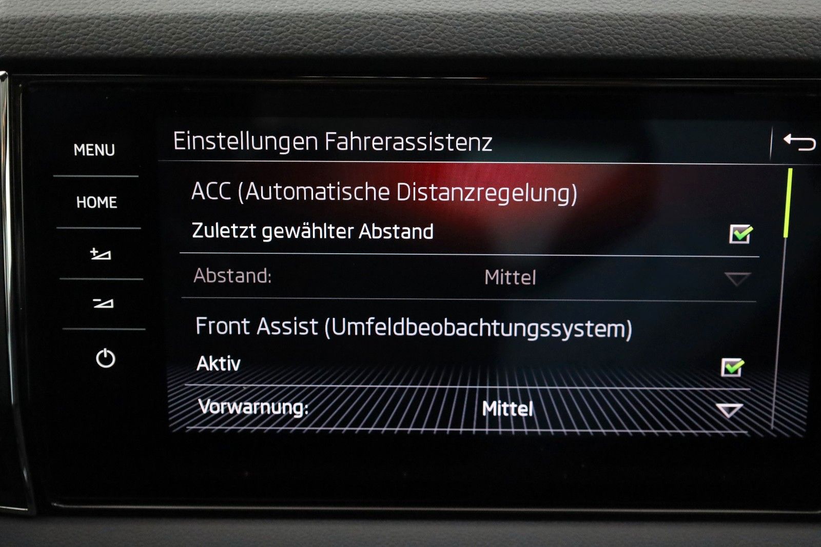 Fahrzeugabbildung SKODA Karoq Sportline 4x4 Navi,LED,Panorama,Apple CarP