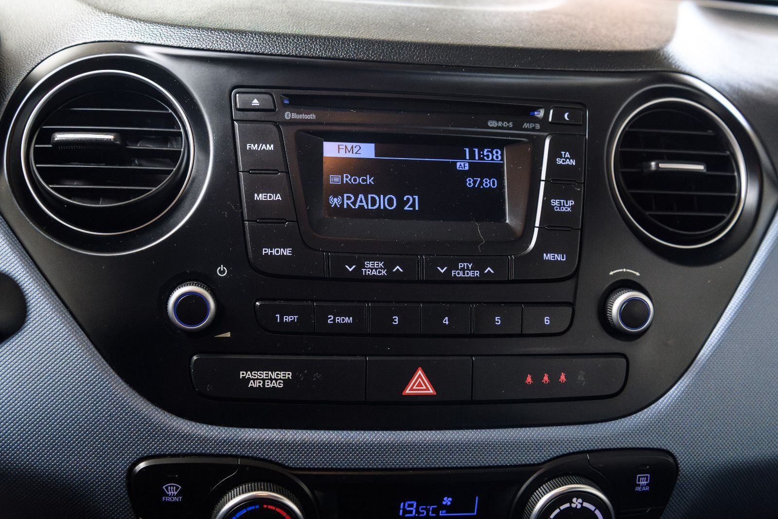 Fahrzeugabbildung Hyundai i10 GO! FIFA World Cup Edition  erst 29950 KM