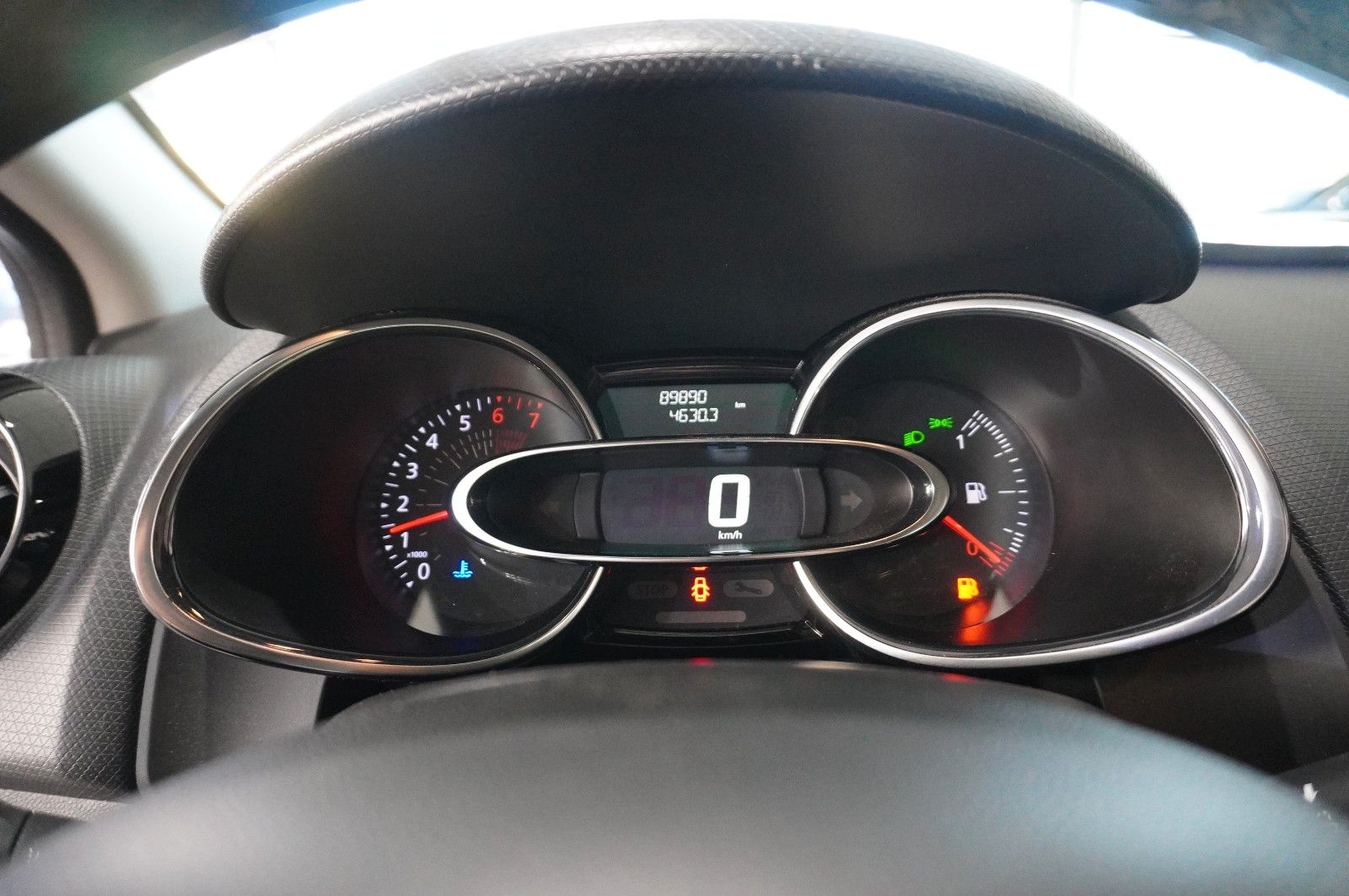 Fahrzeugabbildung Renault Clio IV 0.9 TCE LIM. ENERGY LED/SHZ/PDC/TEMP/DAB
