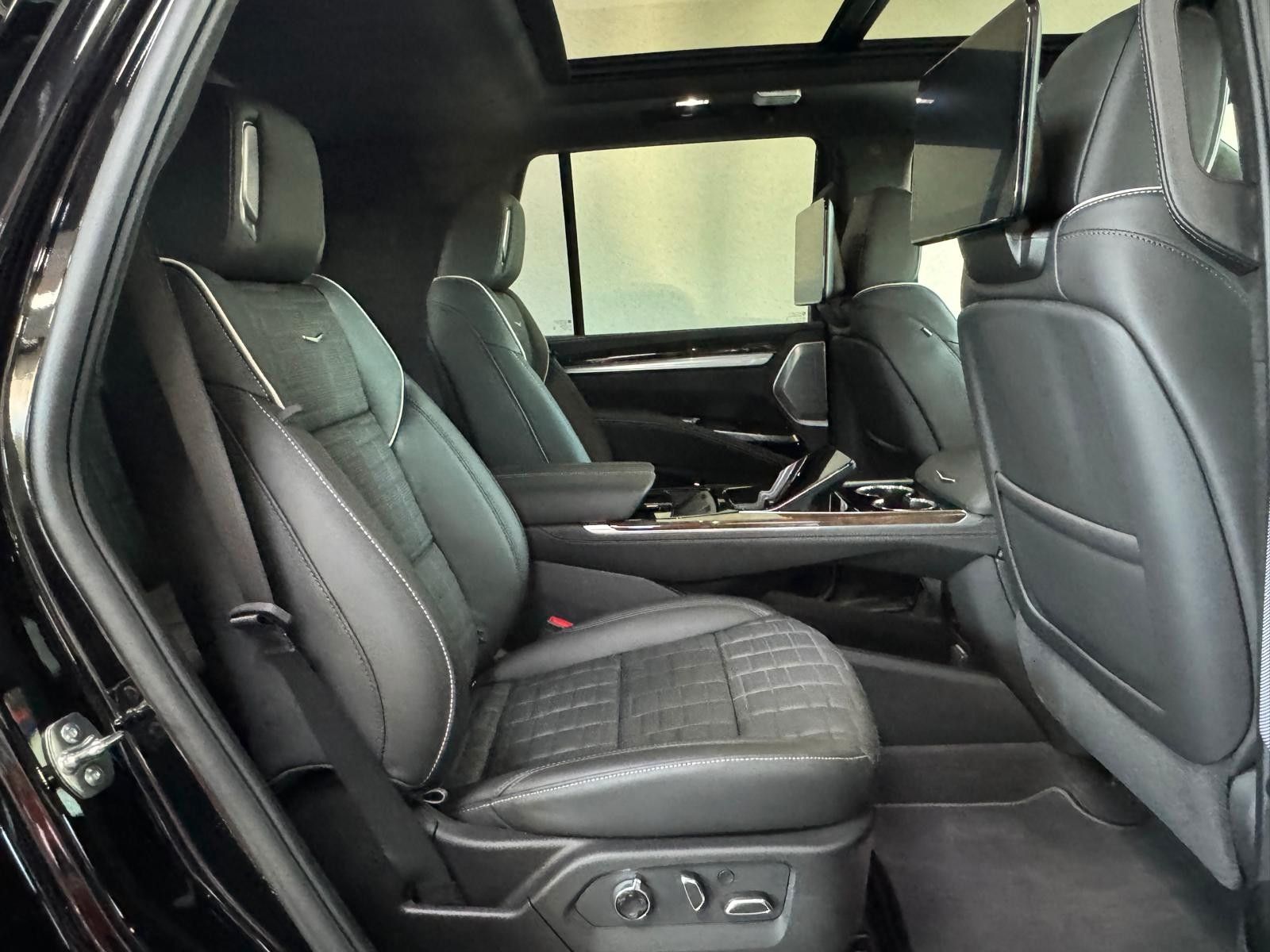 Fahrzeugabbildung Cadillac 2026 ESCALADE SPORT PLATINUM 6.2 V8-24"-ABV EXEC