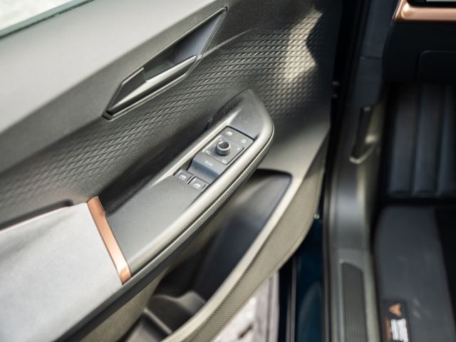 CUPRA Born Basis 150 , Schnellladen CCS, Sitze v. Sitz