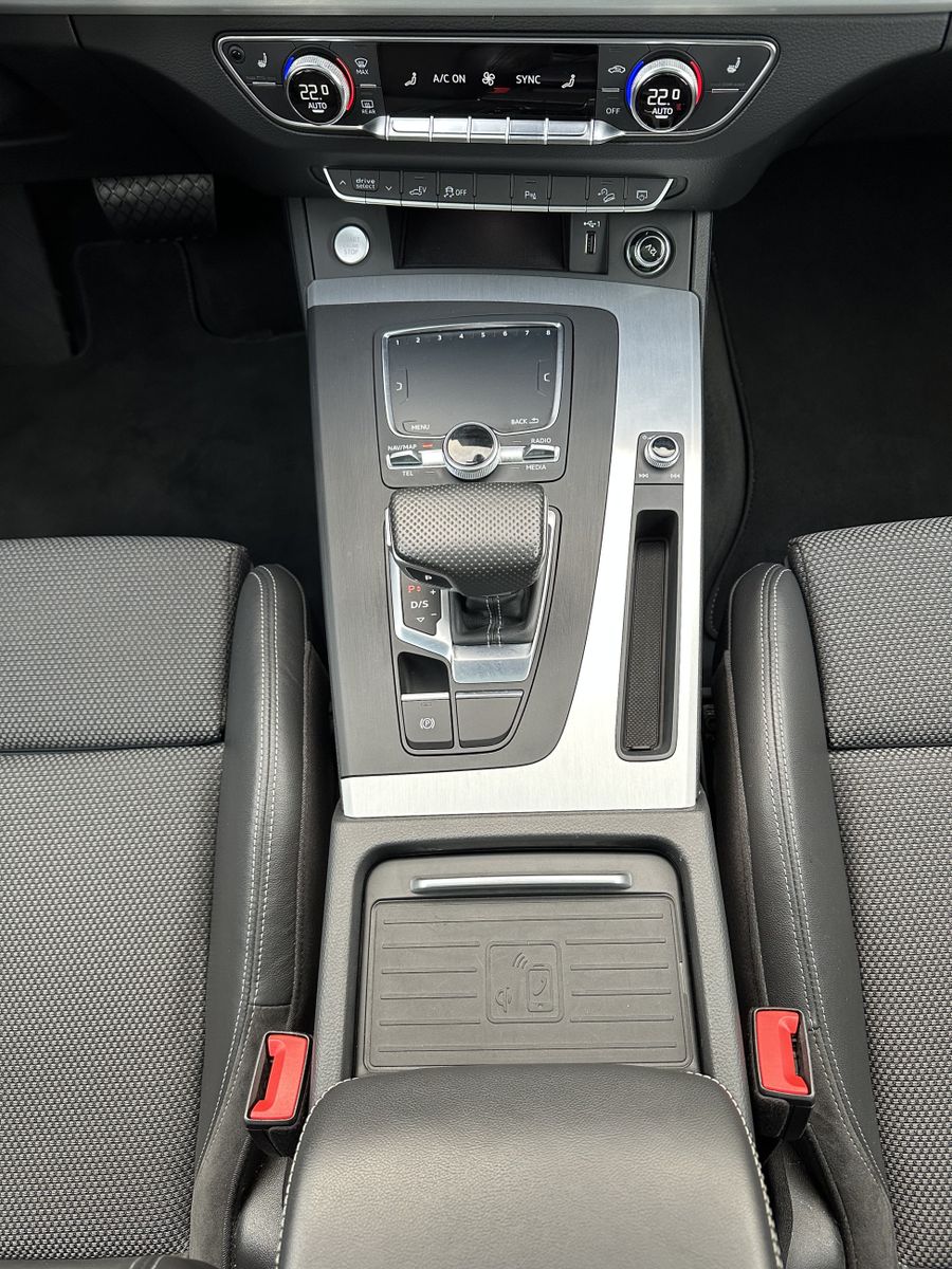 Fahrzeugabbildung Audi Q5 55 TFSIe Qu S-Line NAV+LED+AHK+VCOCK+PANO+SHZ