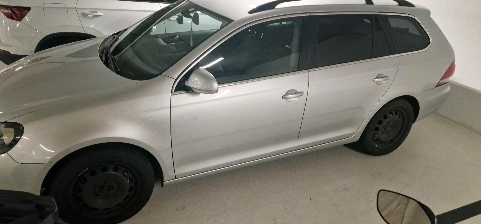 Volkswagen Golf 2011 — interior