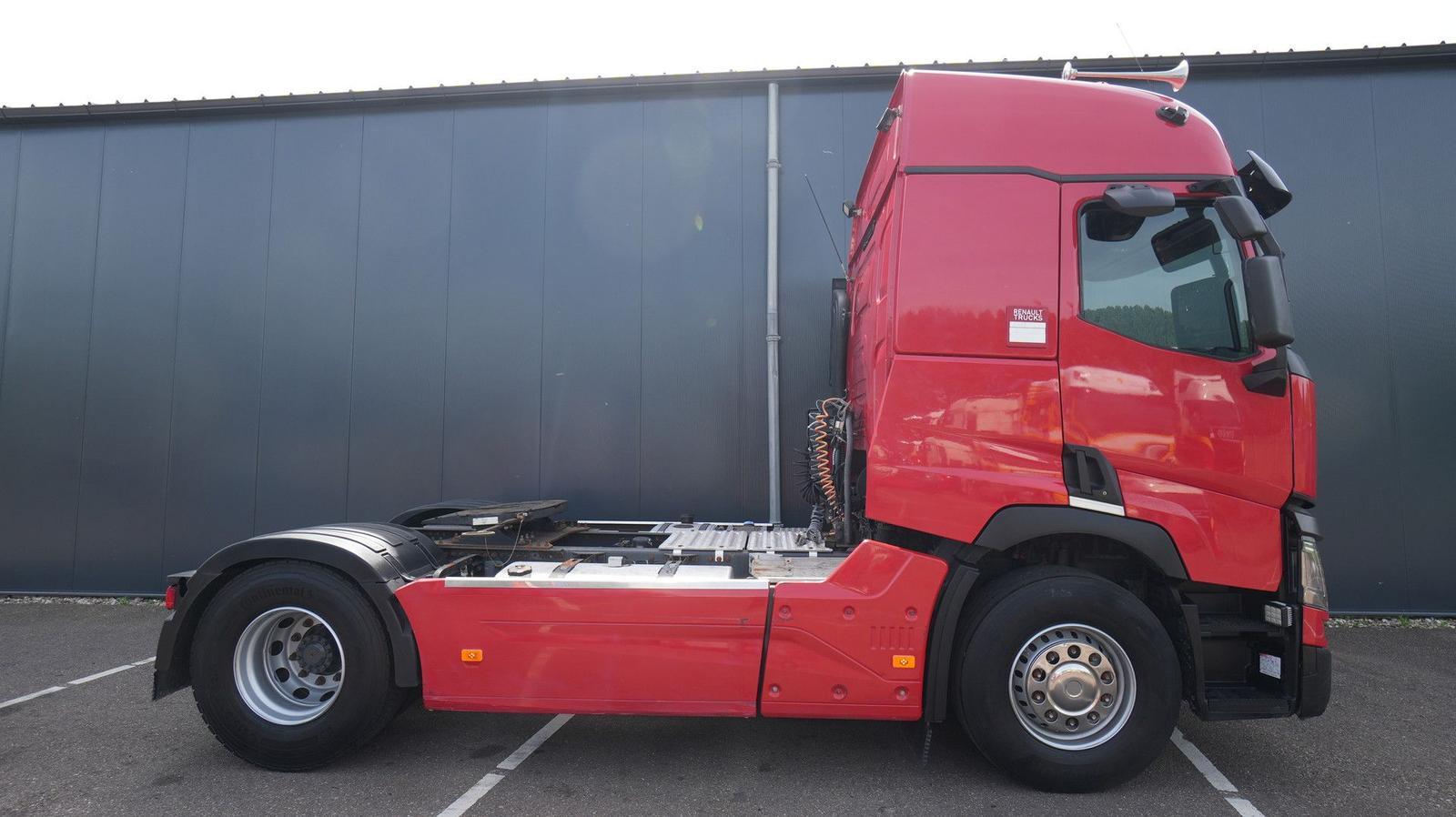 Renault T 460 tractor unit 648.900KM