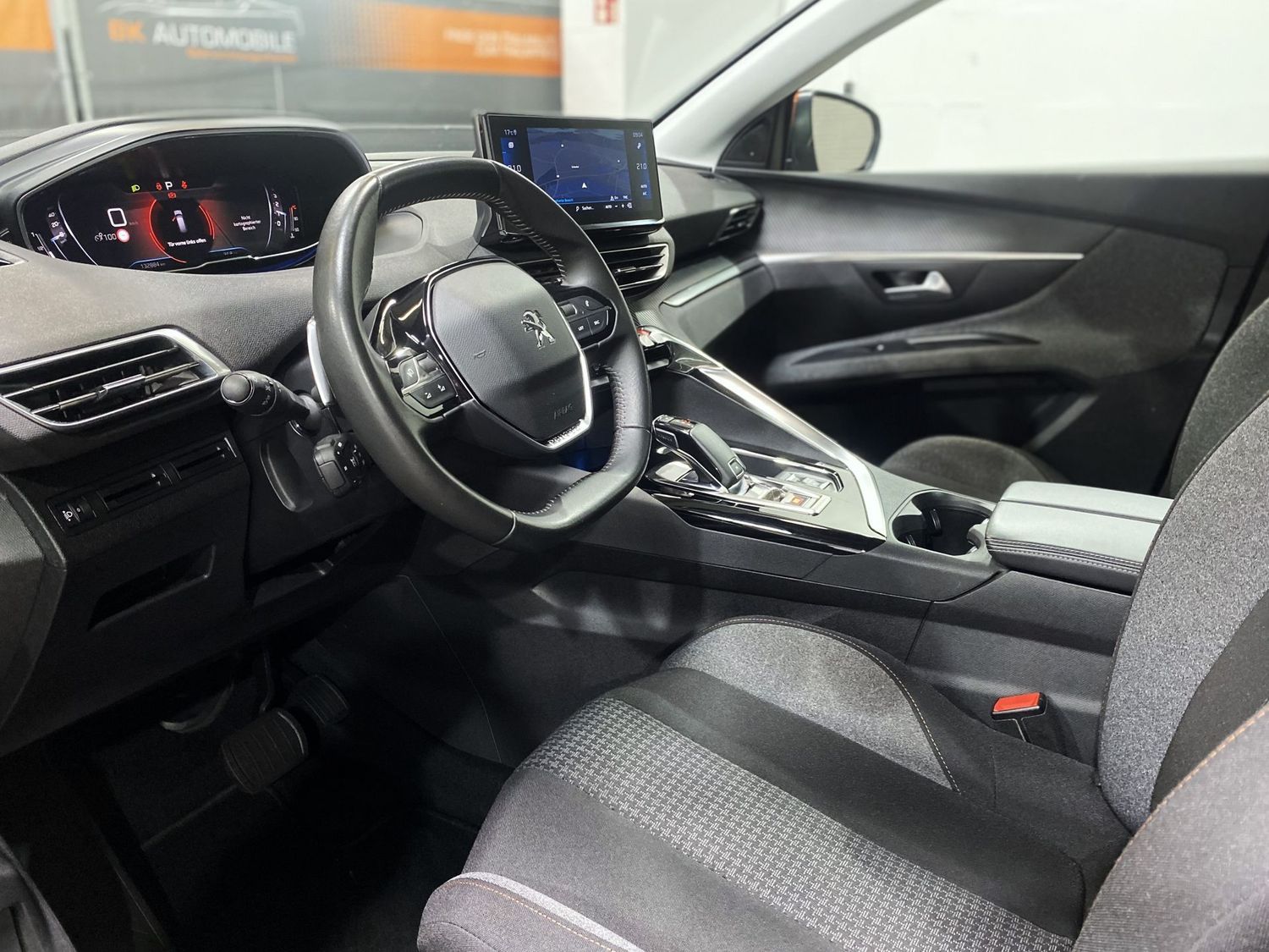 Fahrzeugabbildung Peugeot 5008 Active Business #7S#LED#Digital#Spur#Tempom