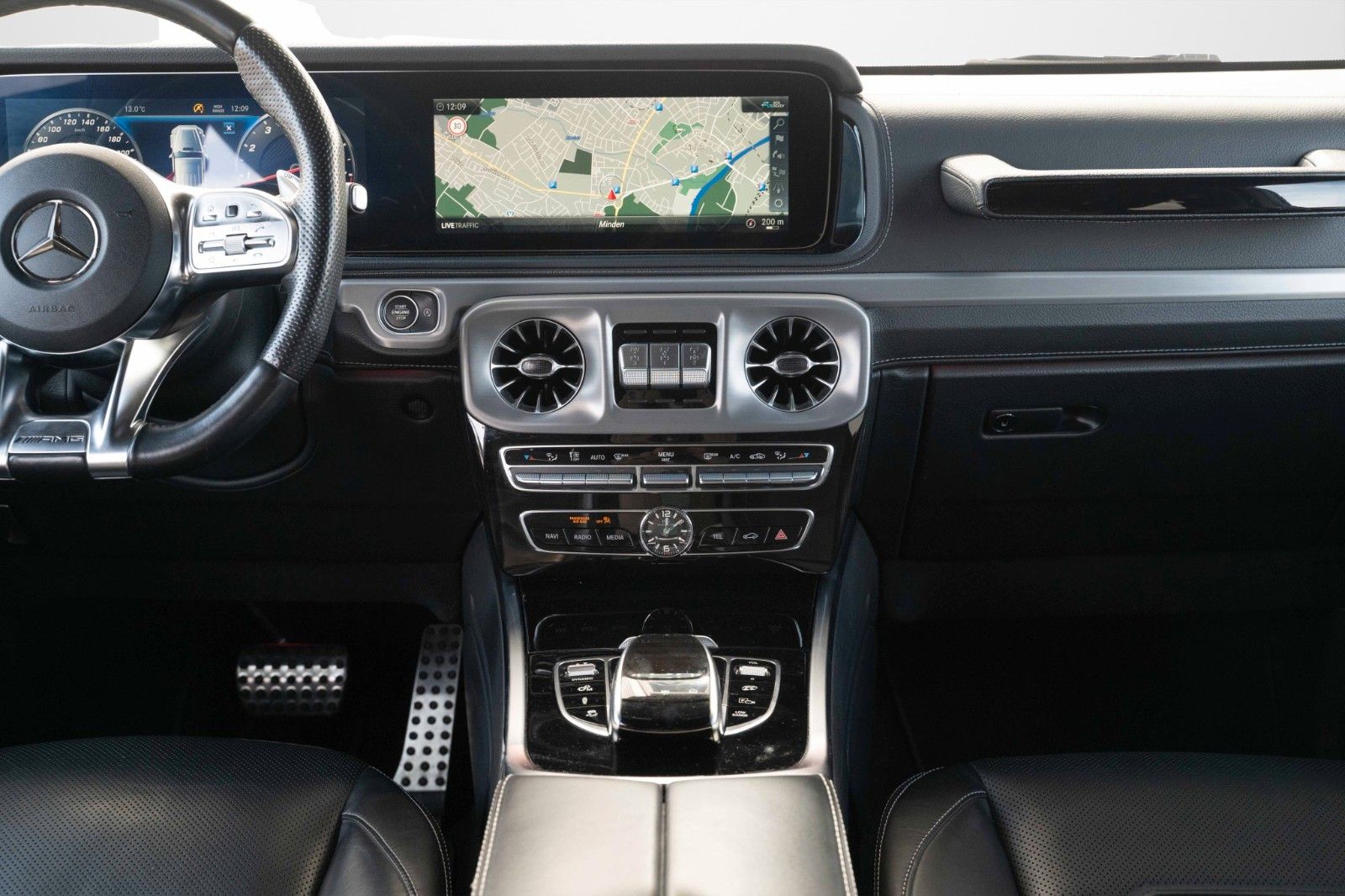 Fahrzeugabbildung Mercedes-Benz G 63 AMG MATT 8FACH GARANTIE AHK BURMESTER 360°