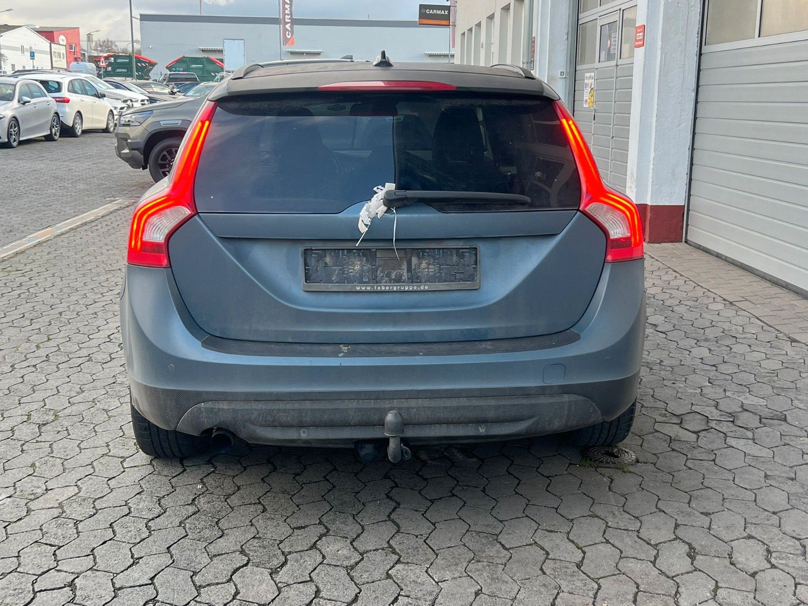 Fahrzeugabbildung Volvo V60 Kombi Momentum T.leder,Navi,Xenon,SH,PDC,AHK