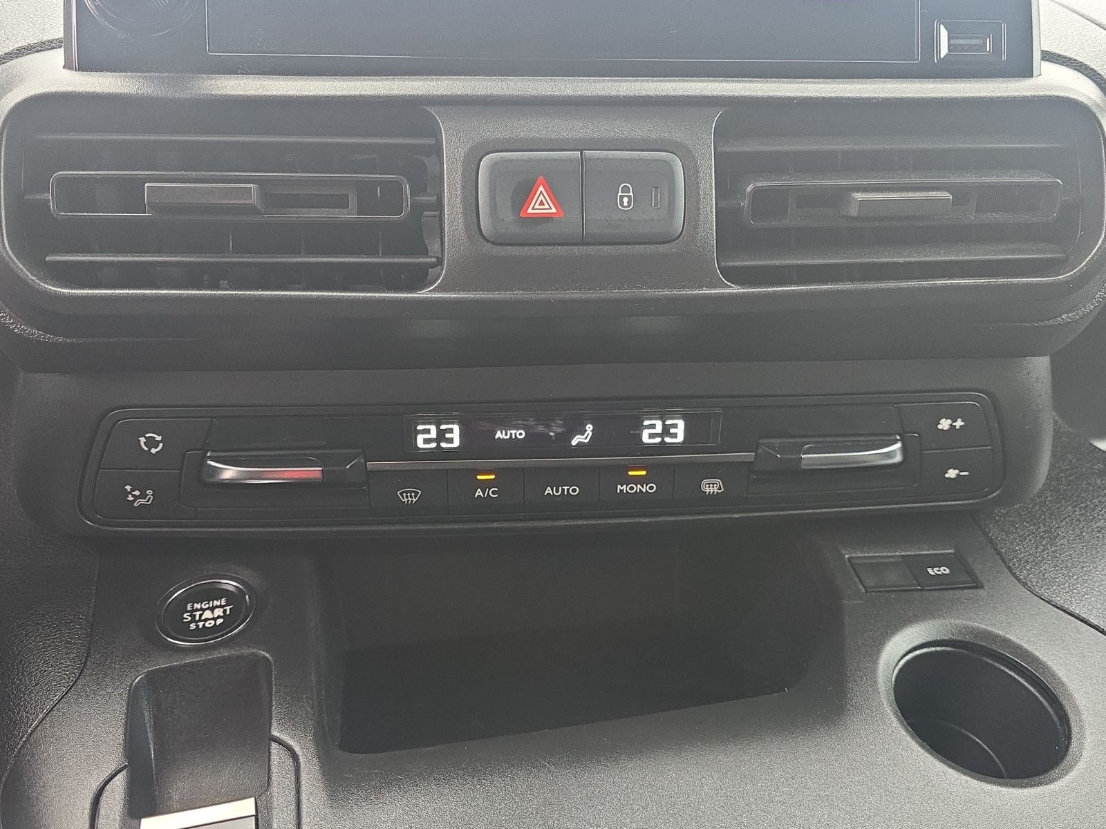 Fahrzeugabbildung Peugeot Partner Asphalt L2 AHK AUTOMATIK TEMPOMAT KAMERA