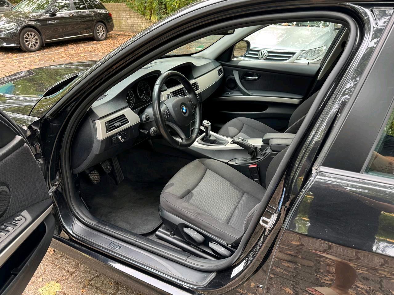 BMW 318 2012 — photo 8