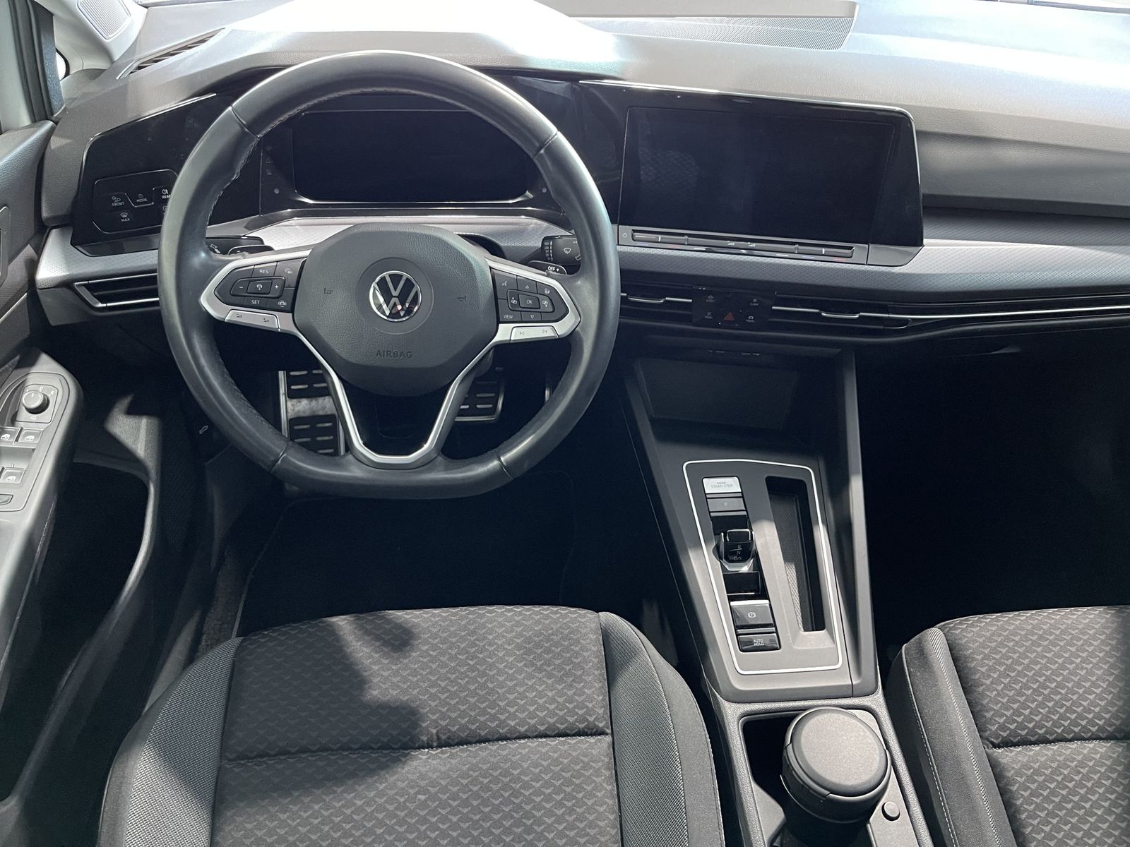 Fahrzeugabbildung Volkswagen Golf Active 2.0 TDI*VW-Anschlussgarantie*AHK*Cam
