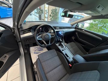 Volkswagen Passat - 11