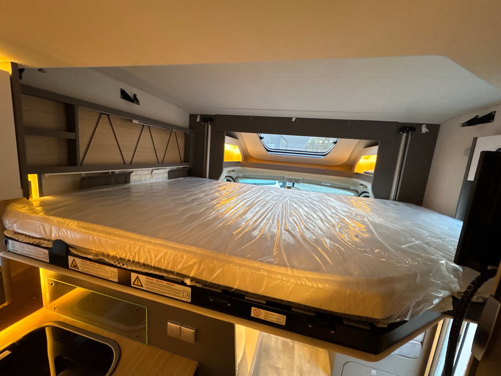 Fahrzeugabbildung LMC TOURER LIFT H 730 G DACHKLIMA SAT SKYROOF HUBBET