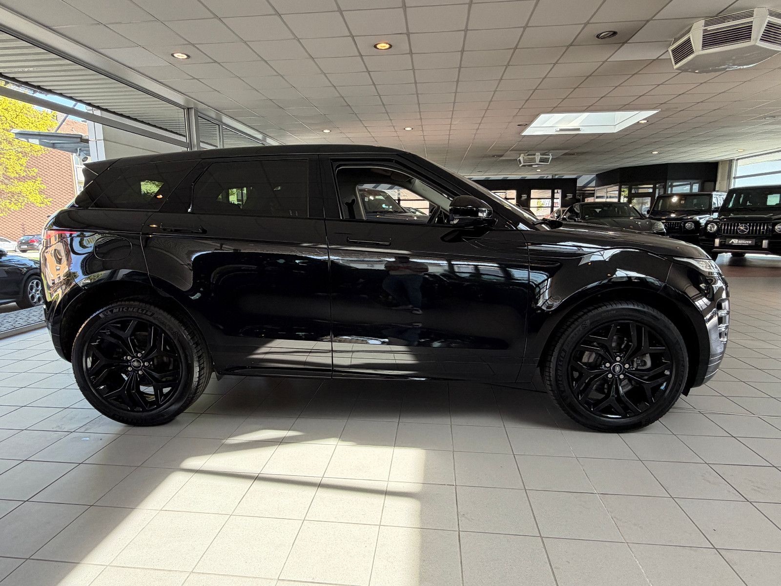 Fahrzeugabbildung Land Rover Evoque R-Dynamic SE/PANORAMA/MERIDIAN/KAMERA