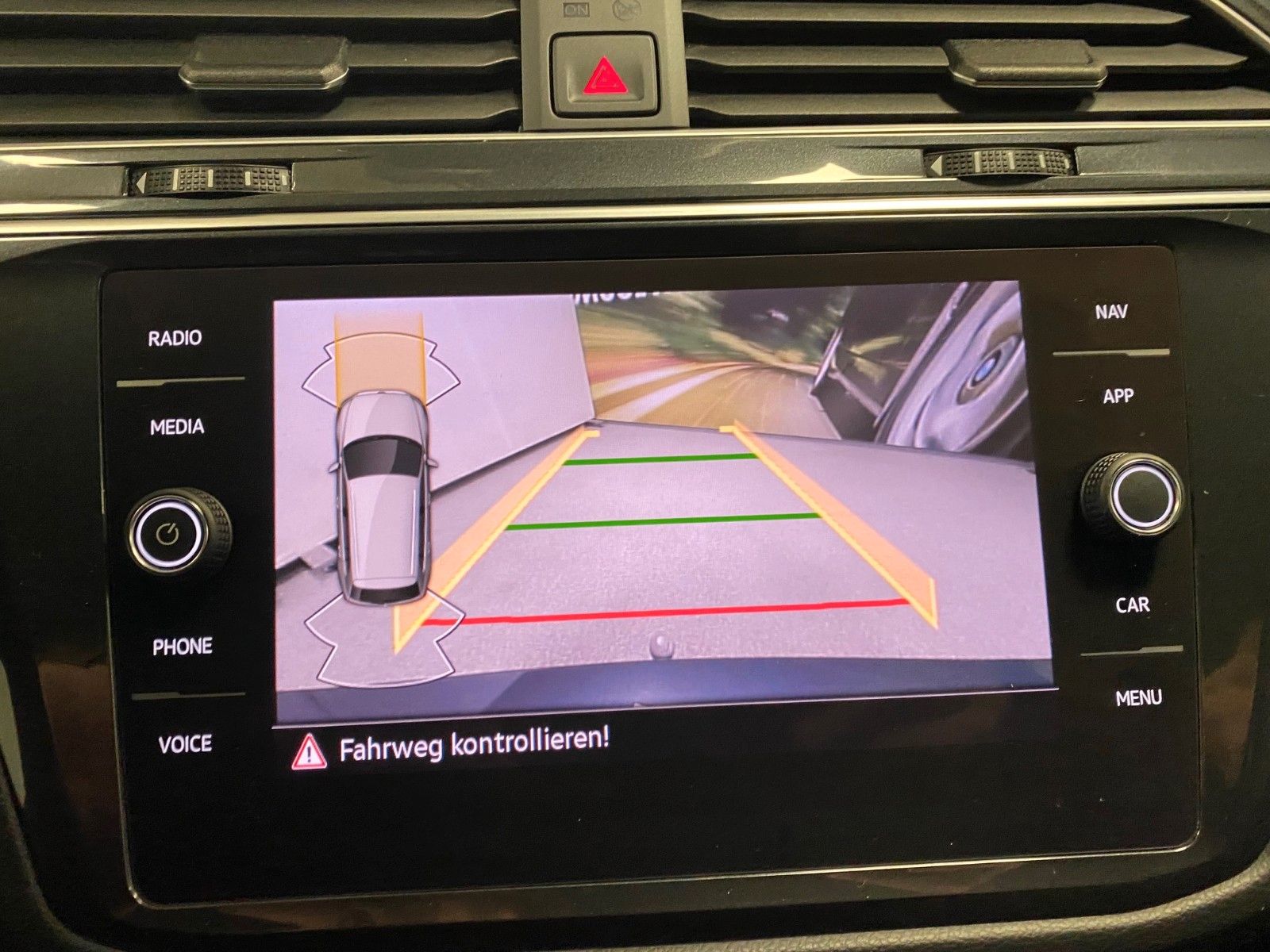 Fahrzeugabbildung Volkswagen Tiguan 1.5 TSI LIFE DSG+Head-up-Display+AHK schw