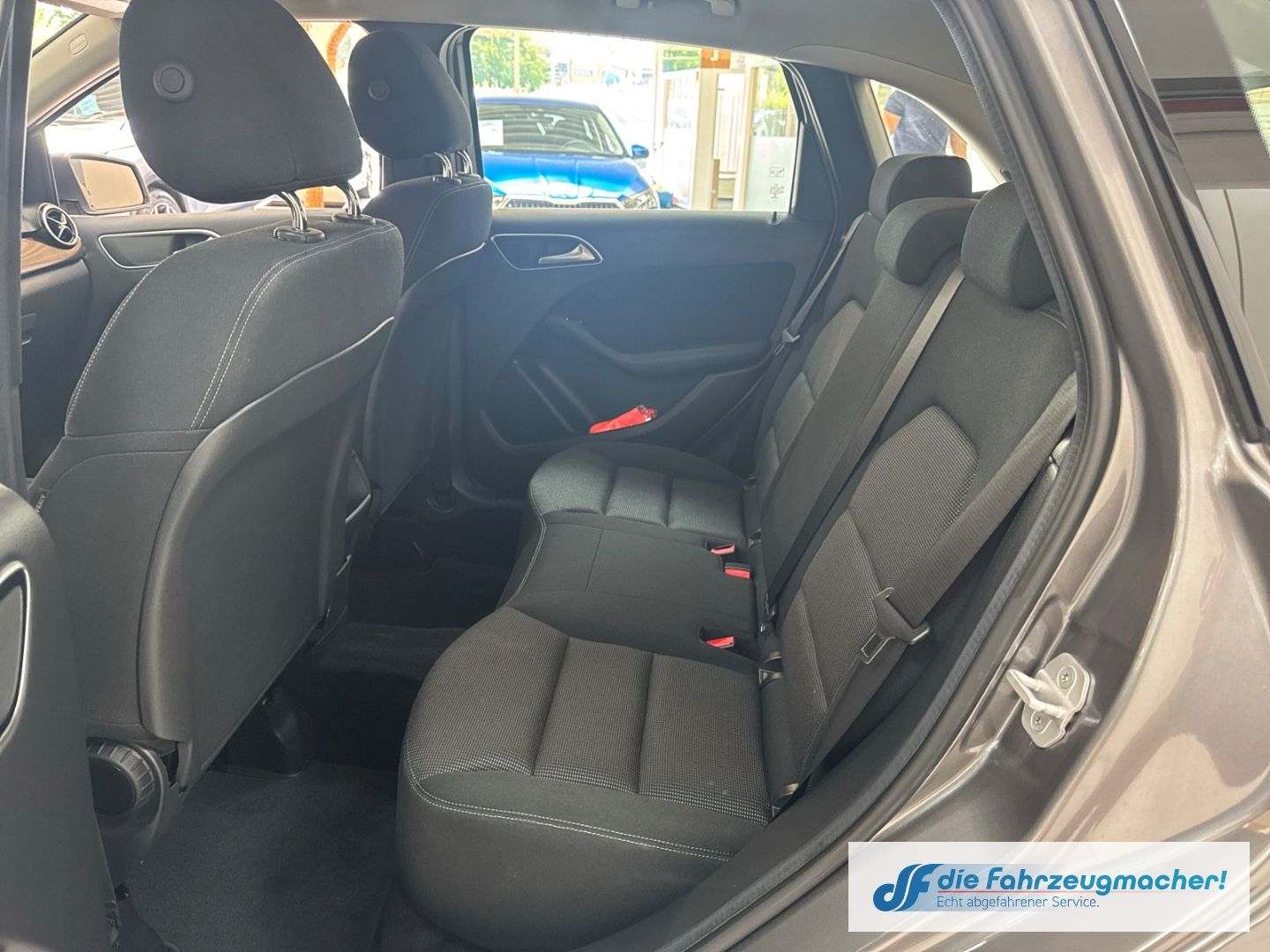 Fahrzeugabbildung Mercedes-Benz B 180 Bi-Xenon SHZ Parklenkass. Rückfahrkam. Not