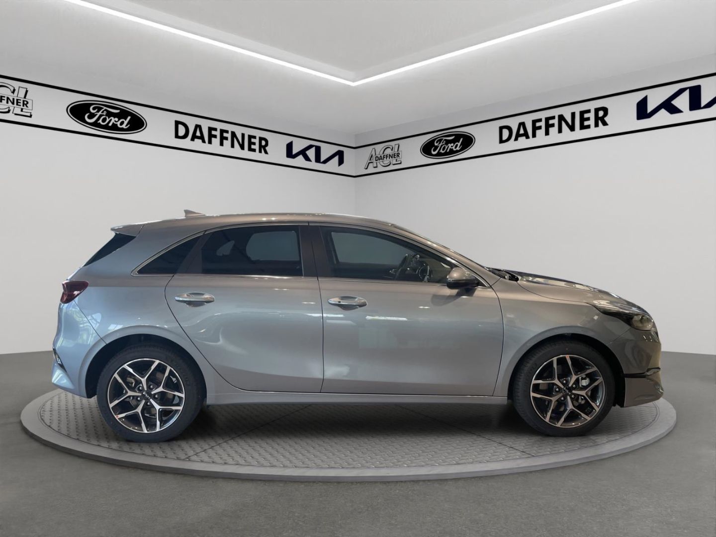 Fahrzeugabbildung Kia Ceed Ultimate SpurhalteASS Tempomat totWinkelASS