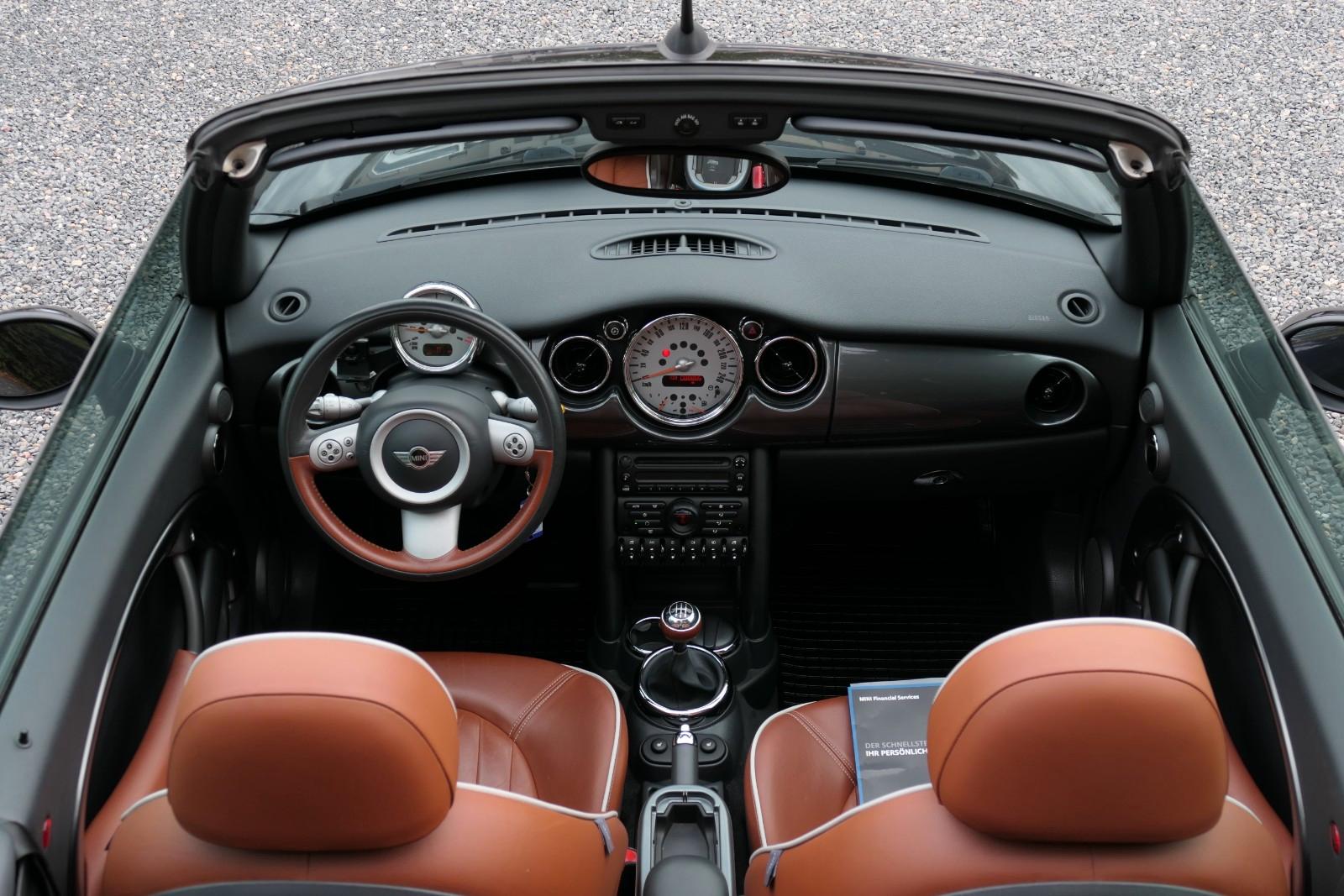 MINI Cooper S Cabrio Sidewalk* LEDER * PDC * TÜV *