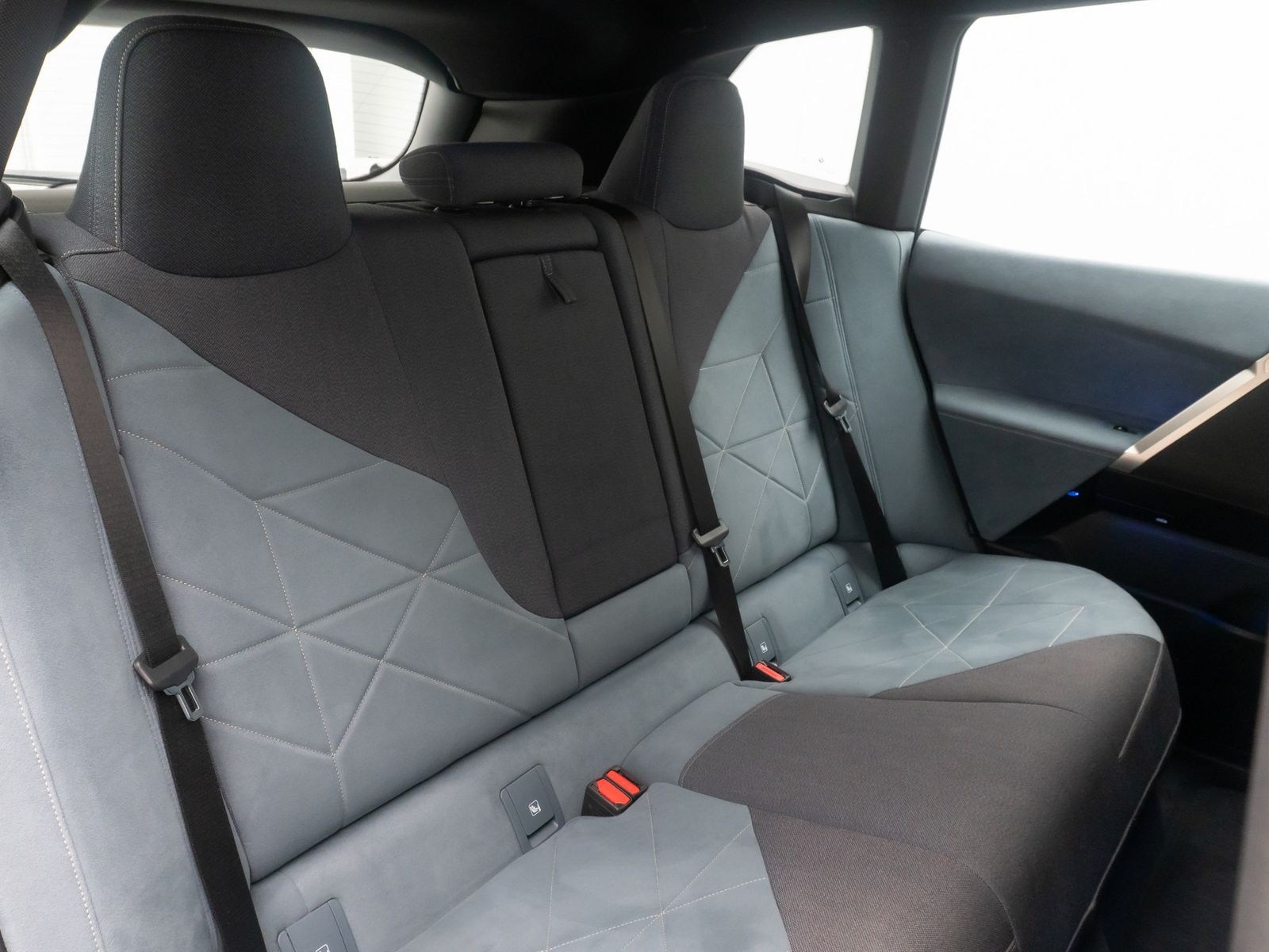 Fahrzeugabbildung BMW iX xD40 Sport AHK SkyLounge 360° DAB H/K 22Zoll