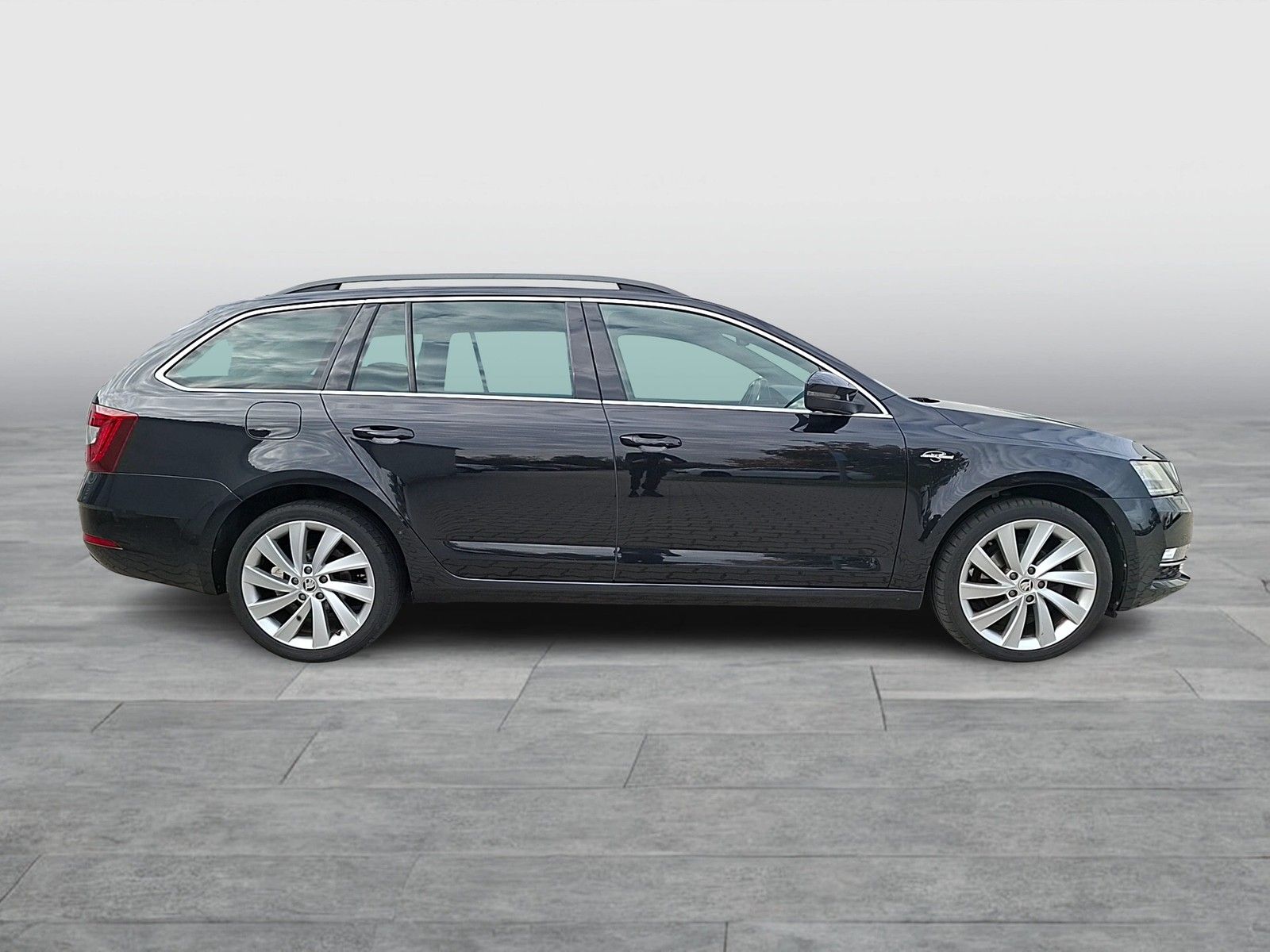 Fahrzeugabbildung SKODA Octavia Combi TSI L&K DSG LED Navi ACC PDC SHZ 1