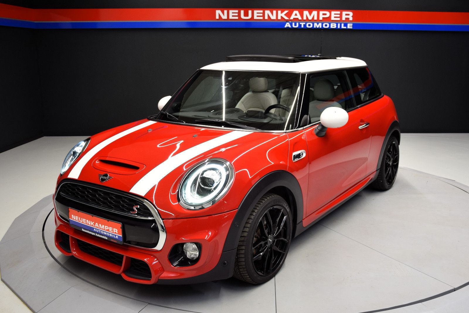 Fahrzeugabbildung MINI Cooper S Leder Panorama HeadUp ACC Works Paket