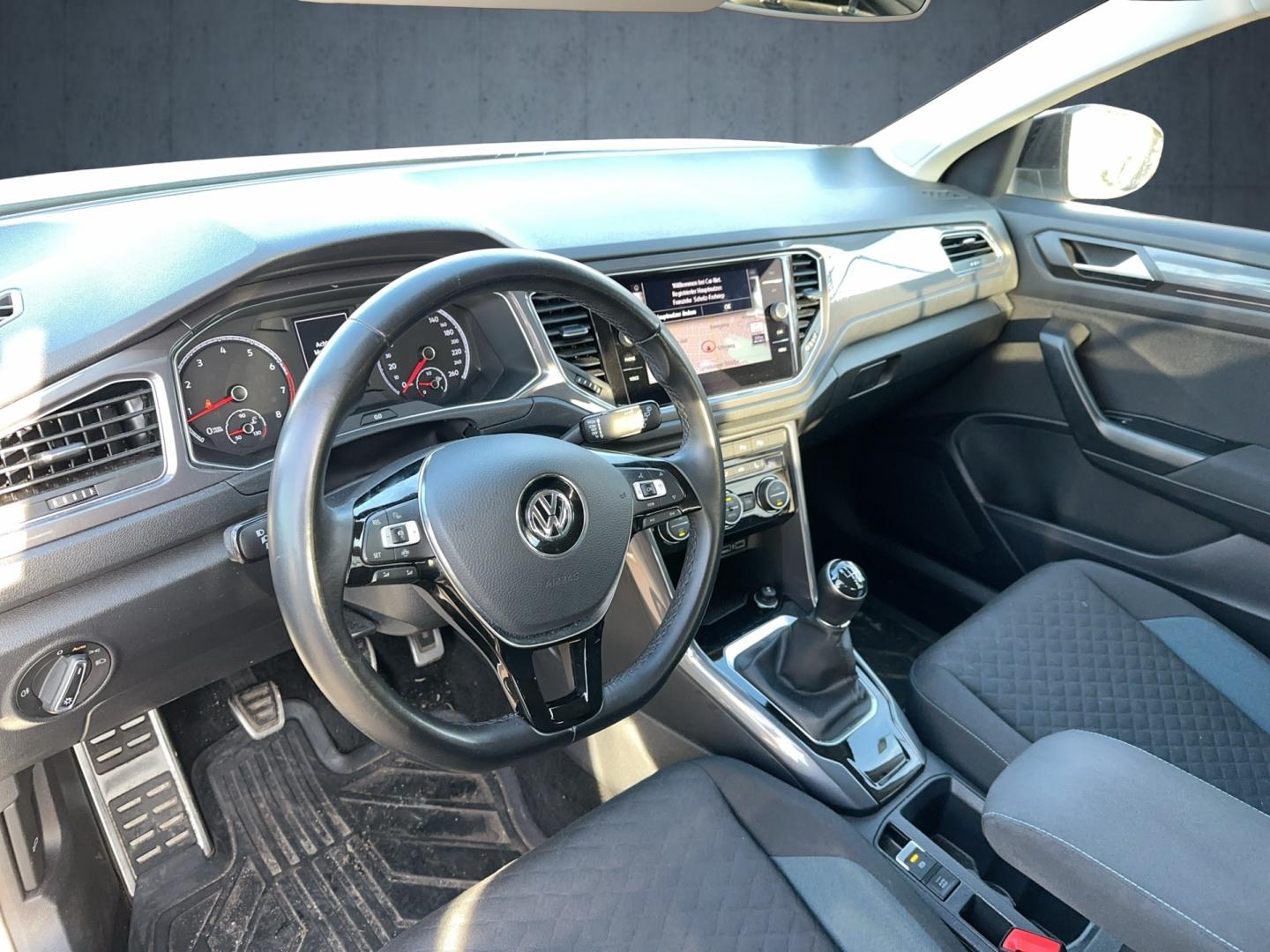 Volkswagen T-Roc 1.5 TSI IQ.DRIVE KAMERA AHK NAVI APP.CONNE