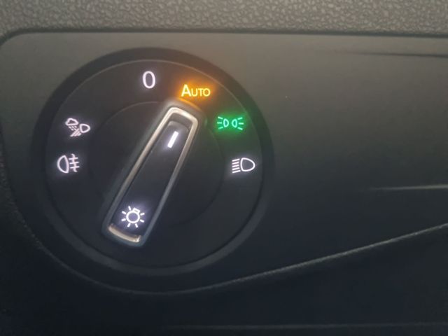 Fahrzeugabbildung Volkswagen Tiguan 1.5 TSI DSG R-Line NAV AHK KAMERA FRONTSC