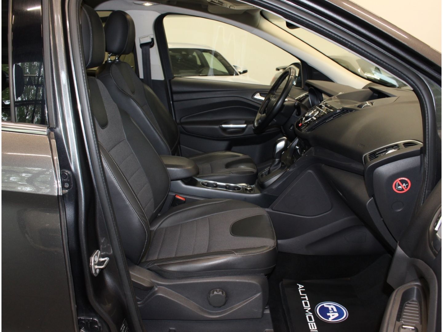 Fahrzeugabbildung Ford Kuga Individual 2.0 TDCi *AHK*Pano*Klima*