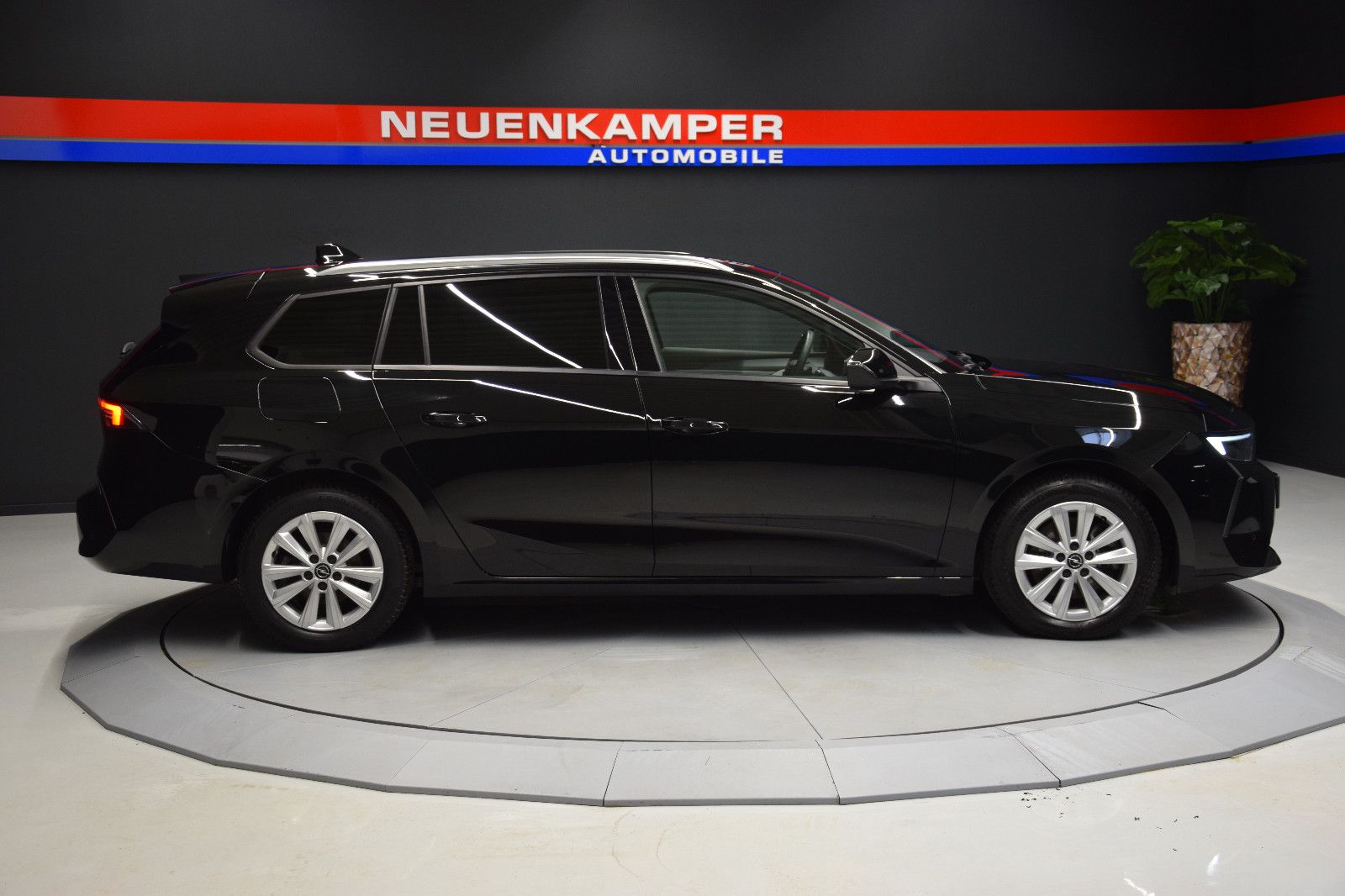 Fahrzeugabbildung Opel Astra L Sports Tourer Elegance Kamera NAV Ambien