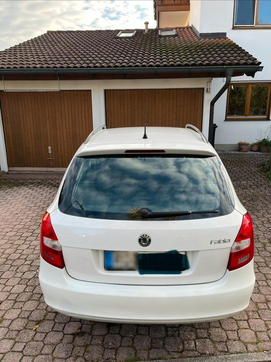 Skoda Fabia 2009 — engine 86 HP (63kW)