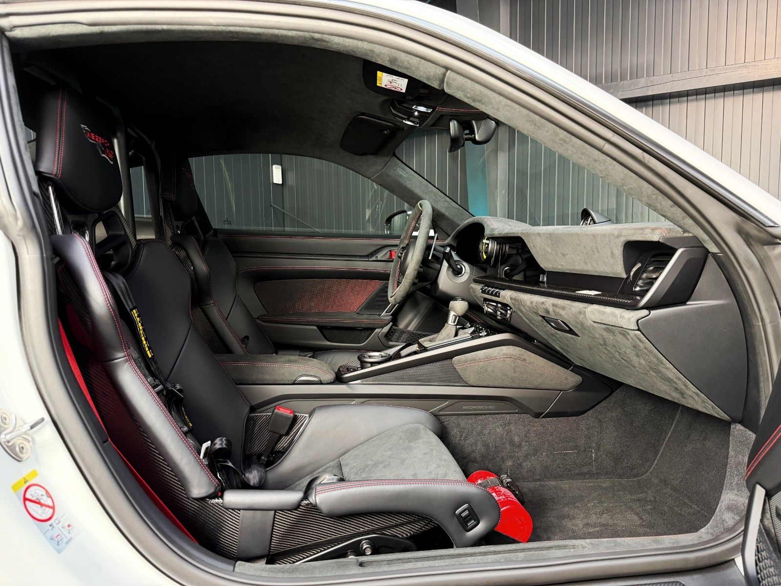Fahrzeugabbildung Porsche 992 GT3RS + Weissach + PCCB + Clubsport + Magnes