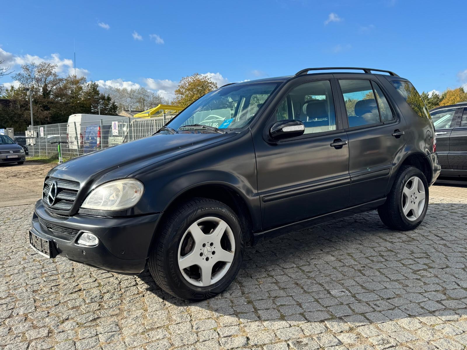 Mercedes-Benz ML270 2004 — rear view