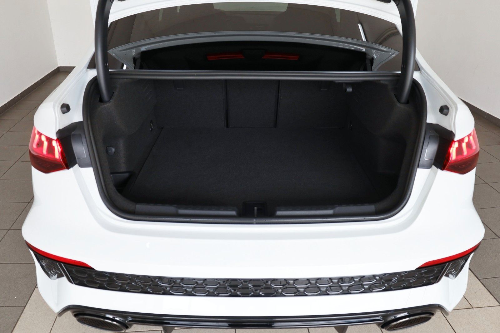 Fahrzeugabbildung Audi RS3 Lim. , RS-Designpaket, HUD,Panorama,Matrix