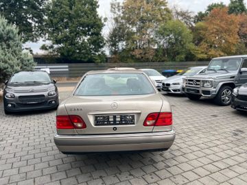 Mercedes E 230 - 3