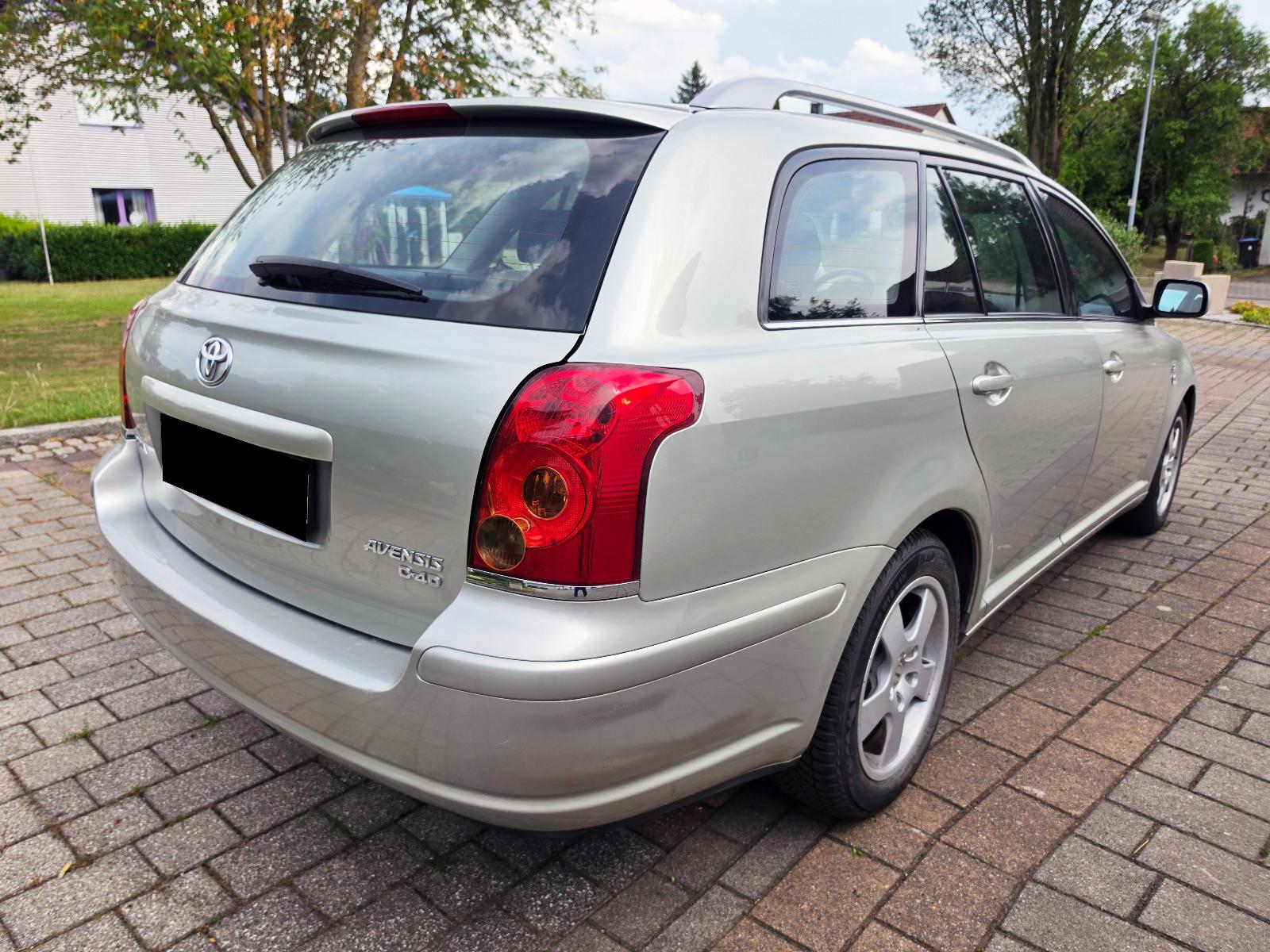 Toyota Avensis 2006 — interior
