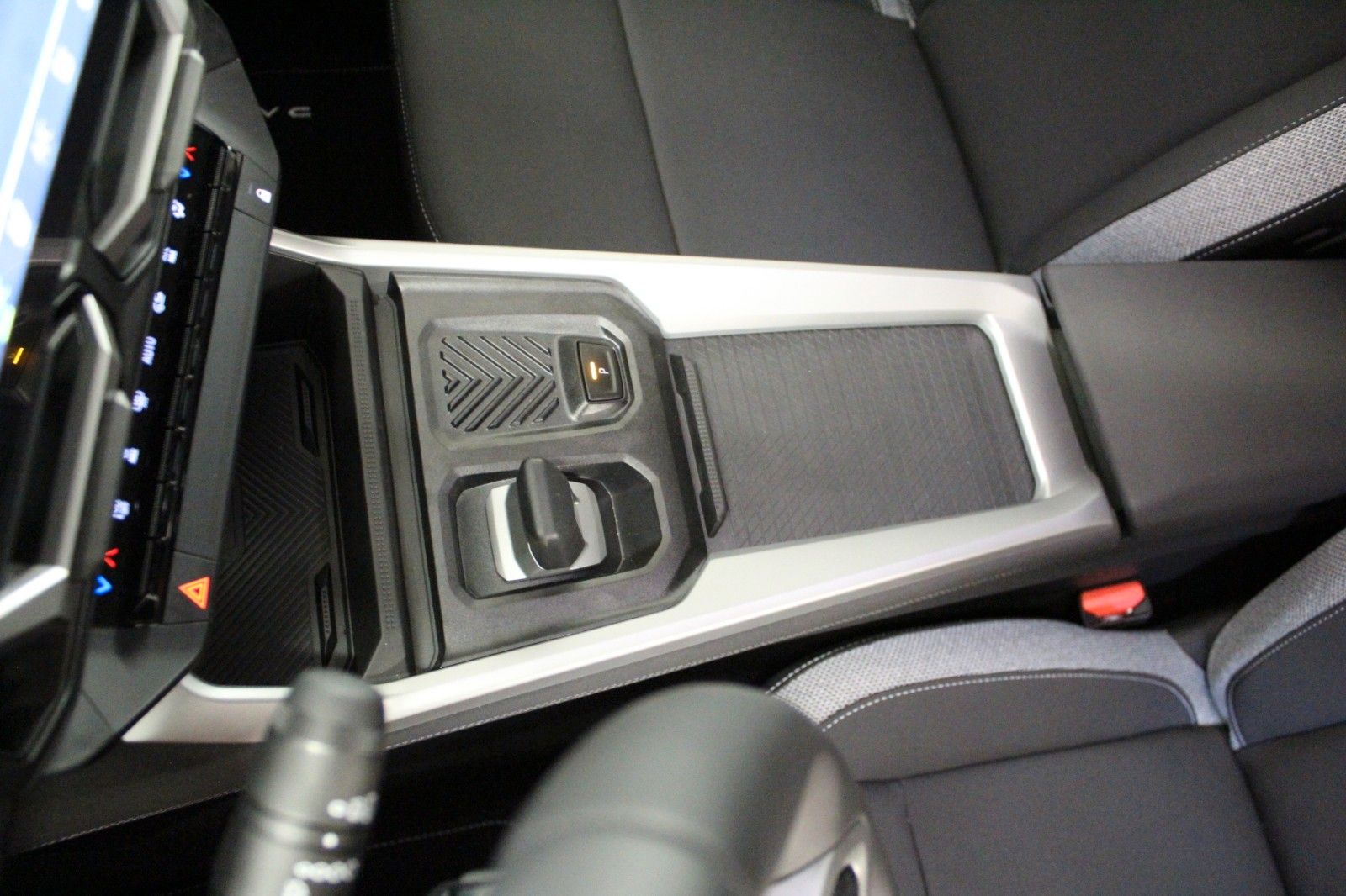 Fahrzeugabbildung Dacia Bigster hybrid 155 Journey Winter- & City-Paket