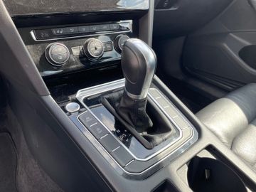 Fahrzeugabbildung Volkswagen Passat Lim. Comfortline, Aut., Navi, Vollleder