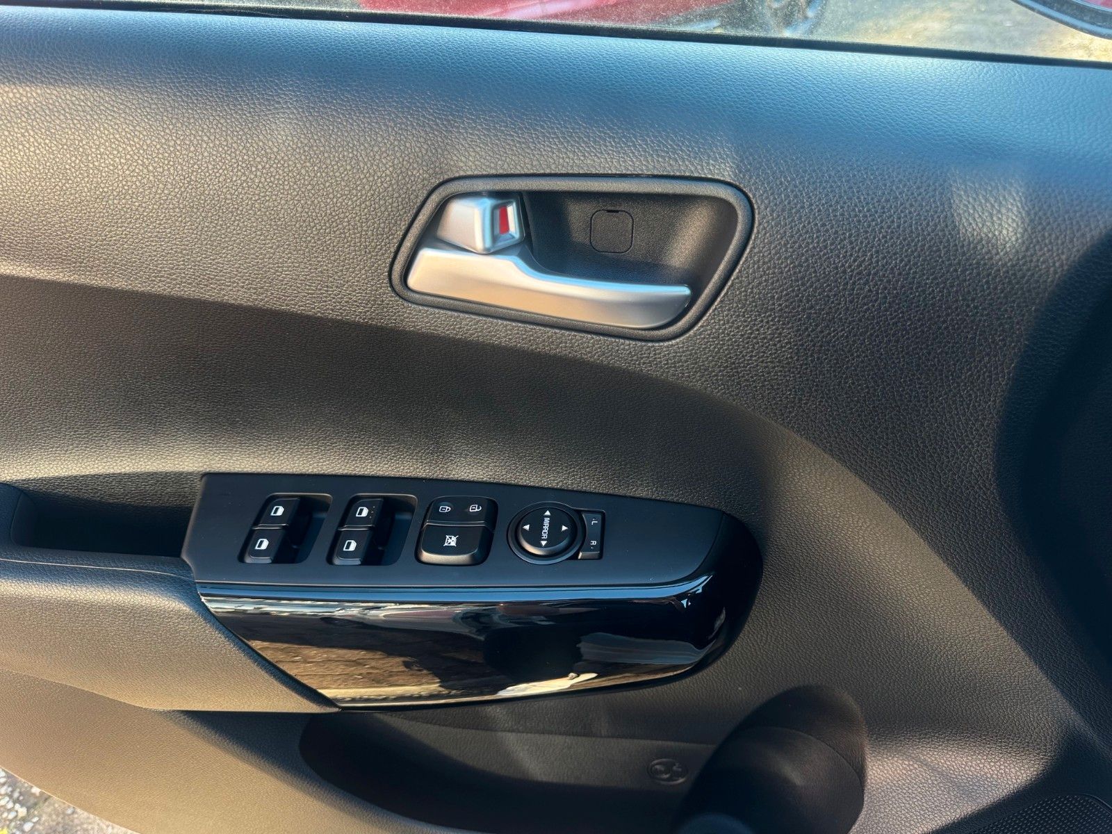 Fahrzeugabbildung Kia Picanto Sitz- Lenkradheizung Kamera PDC Navi