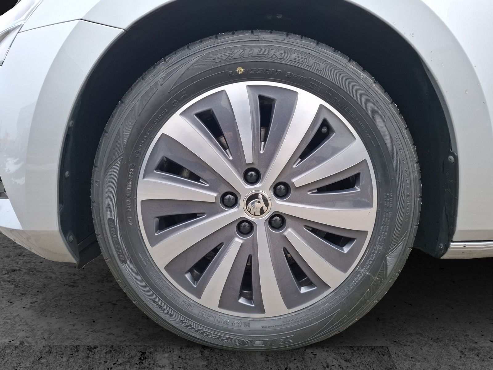 Fahrzeugabbildung SKODA Superb Combi TDI Style DSG Standhzg. Matrix Navi